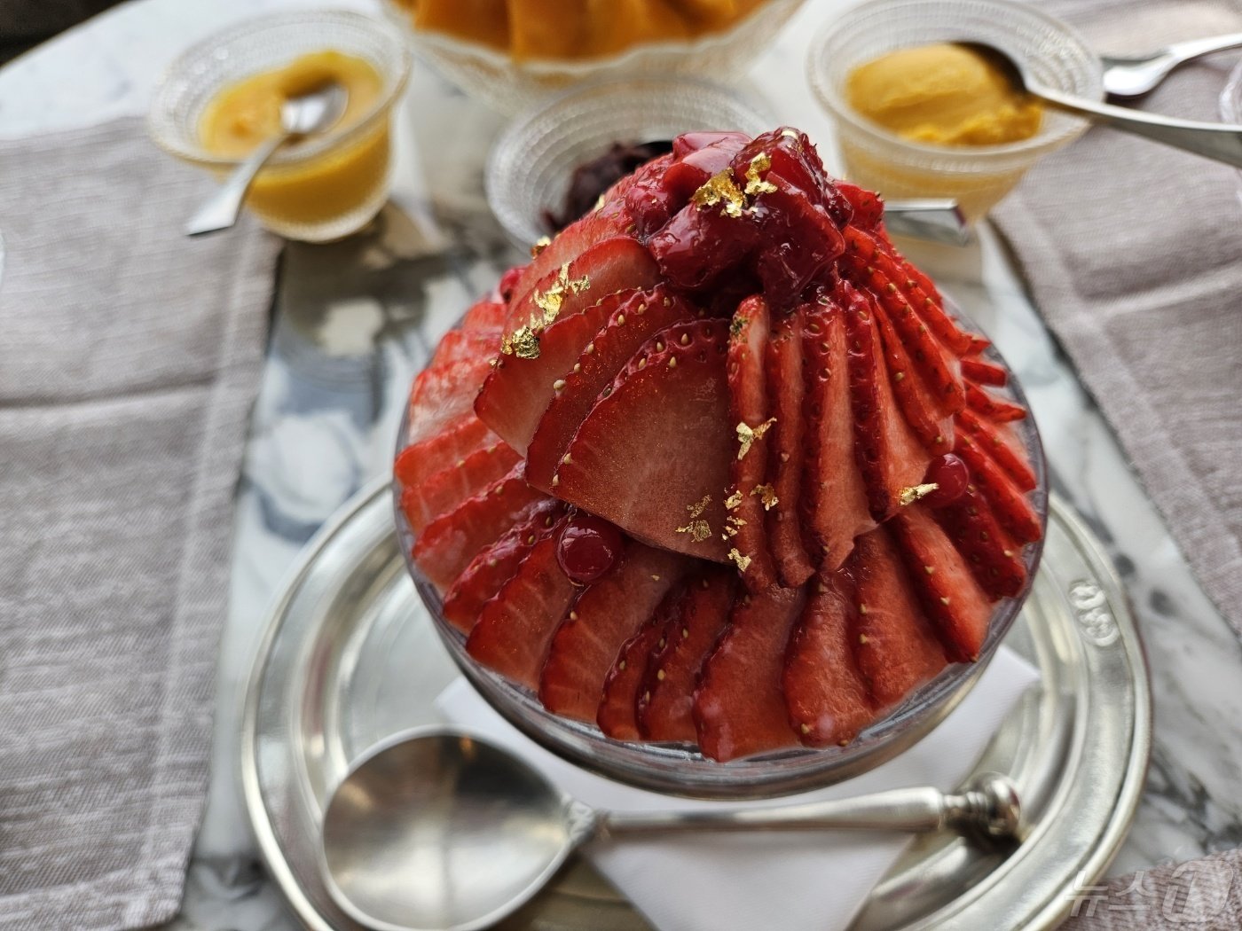 본문 이미지 - 시그니엘 서울 '딸기빙수'