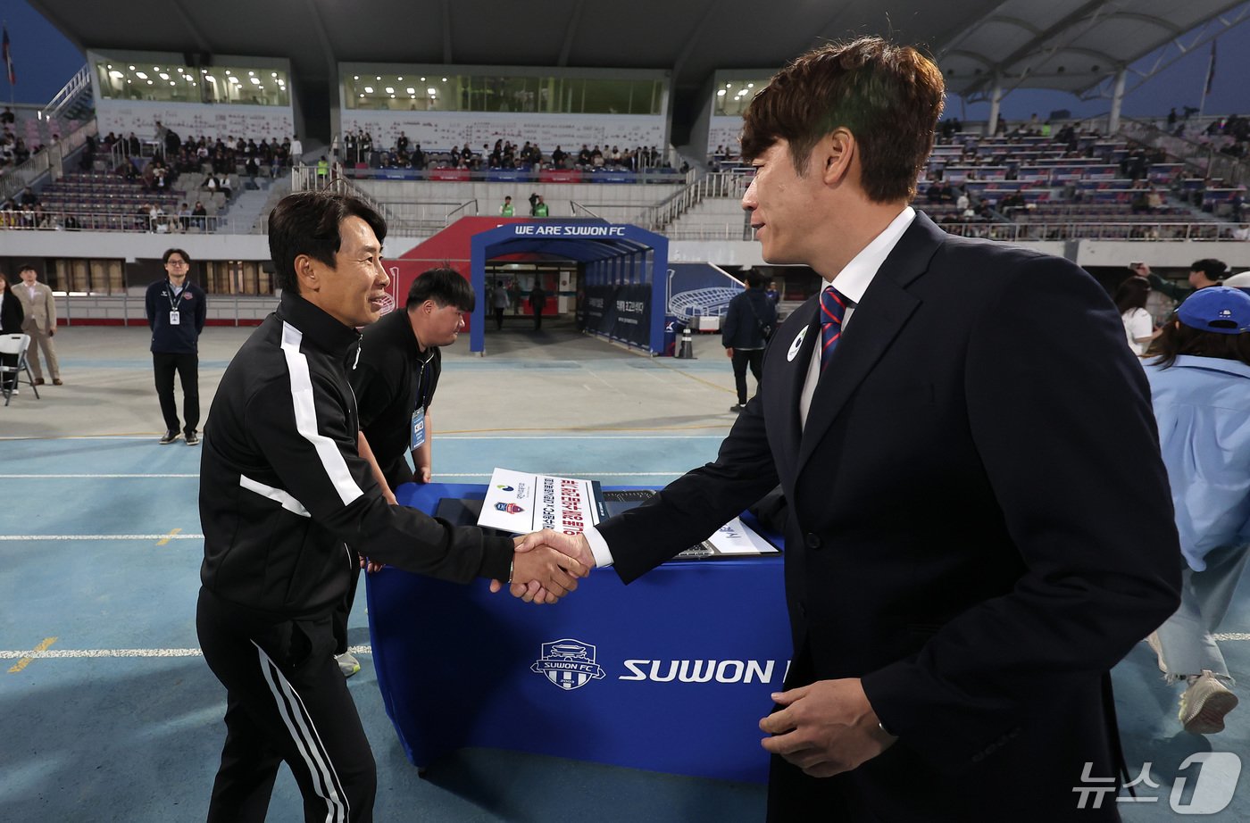 본문 이미지 - FC서울 김기동 감독과 수원FC 김은중 감독/뉴스1 ⓒ News1 김성진 기자