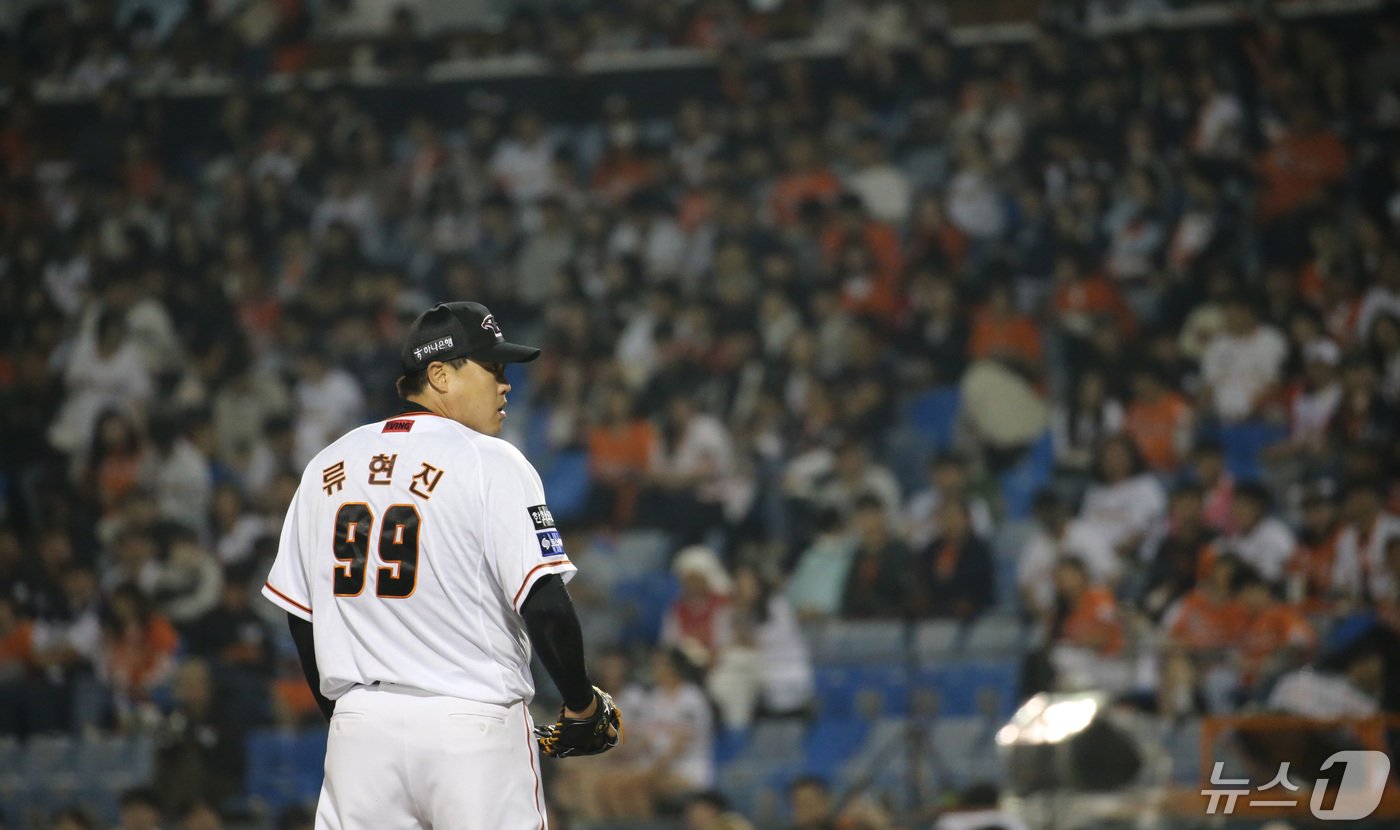본문 이미지 - 30일 오후 대전 중구 한화생명 이글스파크에서 열린 프로야구 &#39;2024 신한 SOL Bank KBO리그&#39; SSG 랜더스와 한화 이글스 경기에서 한화 선발 류현진이 역투하고 있다. 2024.4.30/뉴스1 ⓒ News1 김기태 기자