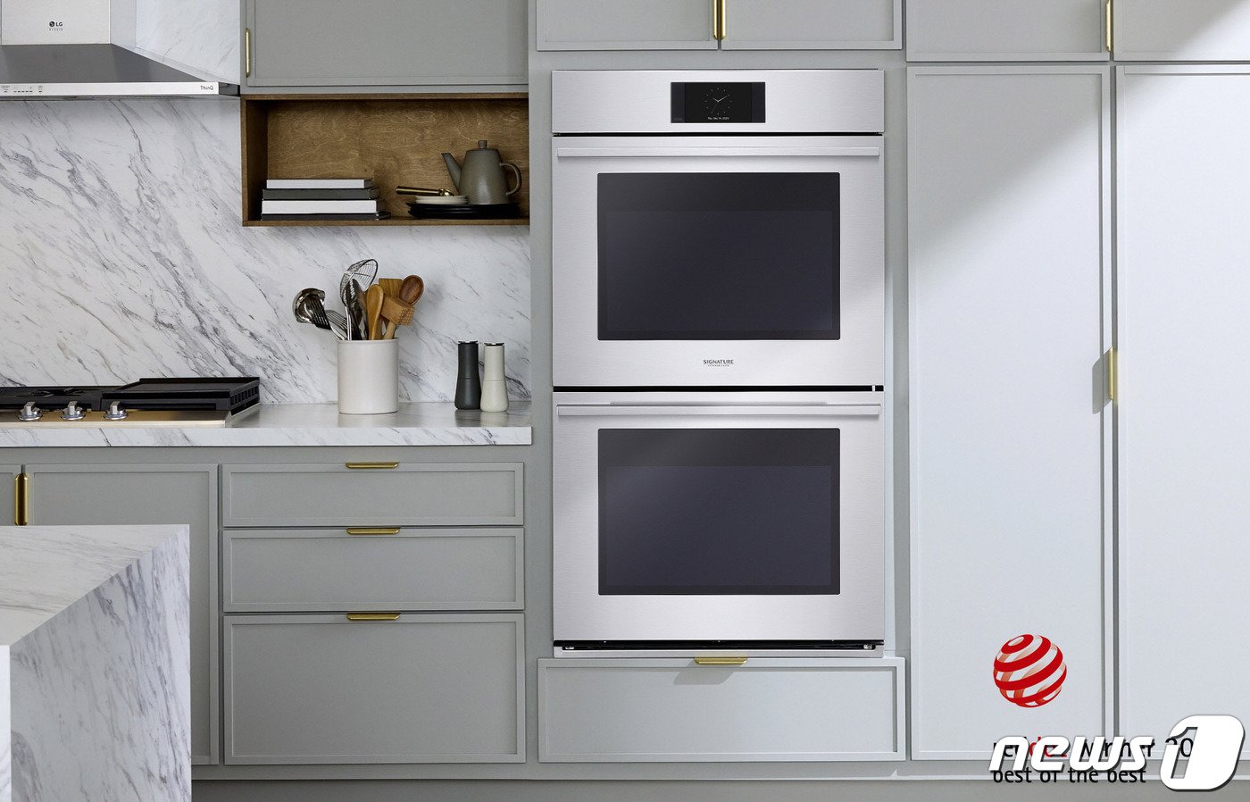 본문 이미지 - 올해 '레드닷 디자인 어워드'에서 최고상을 받은 시그니처 키친 스위트 오븐.(LG전자 제공)