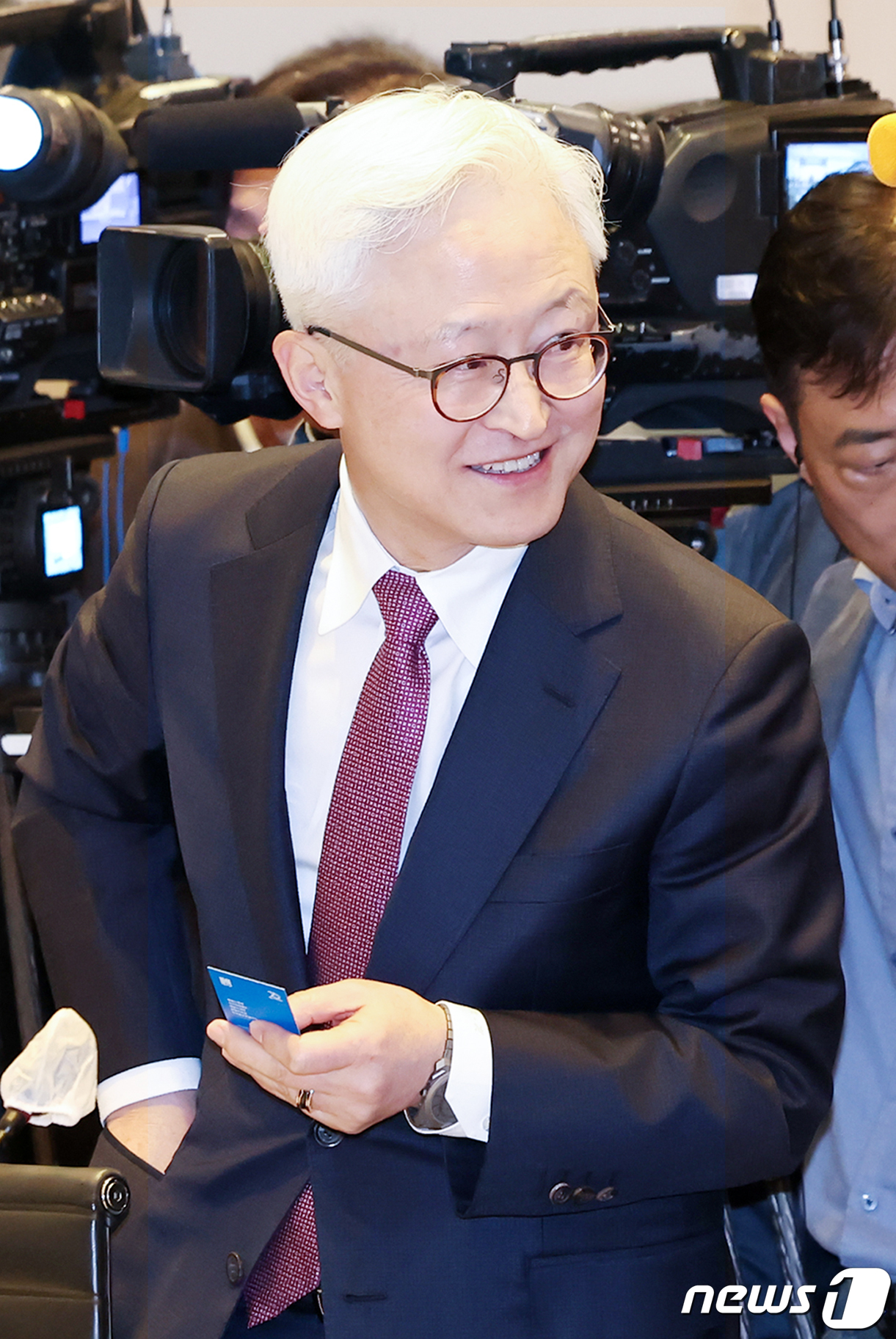 (서울=뉴스1) 민경석 기자 = 경계현 삼성전자 DS부문 사장이 4일 오전 서울 영등포구 여의도 한국경제인협회 컨퍼런스센터에서 열린 'AI전략 최고위 협의회 출범식 및 제1차 회의 …