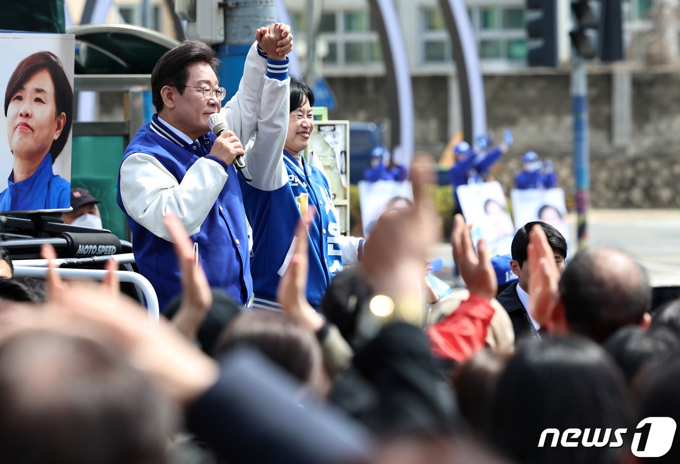 이재명 더불어민주당 대표 겸 상임선대위원장이 4일 부산 부산진구 부산시민공원 인근에서 서은숙&#40;부산 부산진구갑&#41; 후보 지원유세를 하고 있다. 2024.4.4/뉴스1 ⓒ News1 구윤성 기자