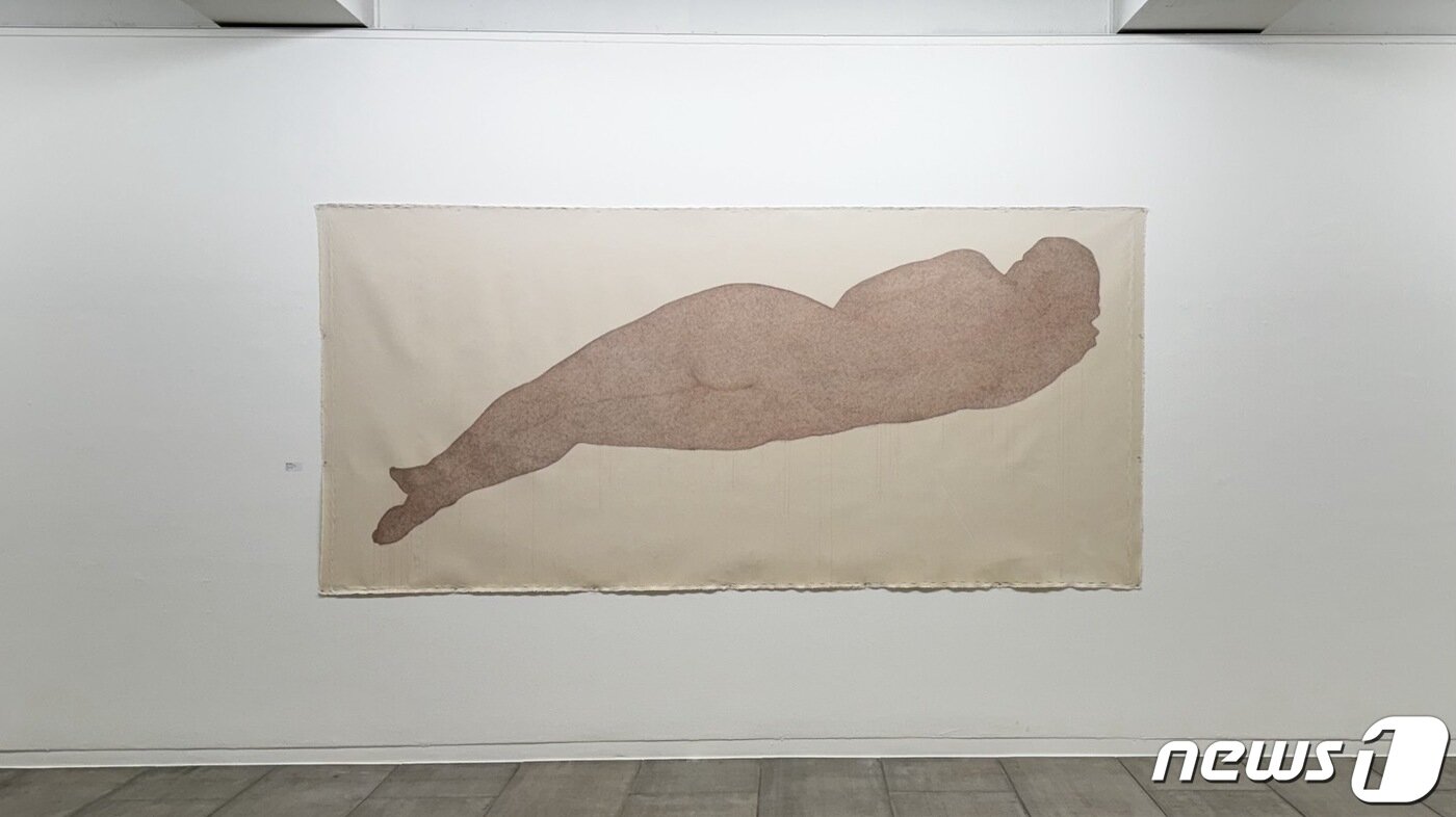 본문 이미지 - 김홍주, 무제, 캔버스천에 아크릴릭, 159.6x340cm, 2013 ⓒ 뉴스1 ⓒ News1 김일창 기자