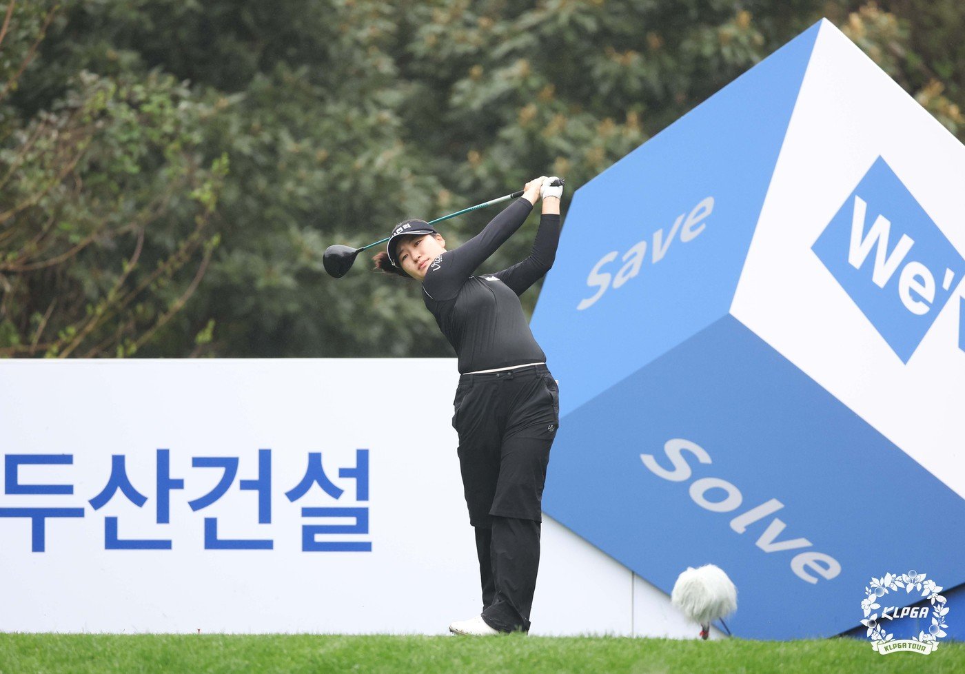 본문 이미지 - 2024 KLPGA 국내 개막전 선두에 오른 최가빈.(KLPGA 제공)