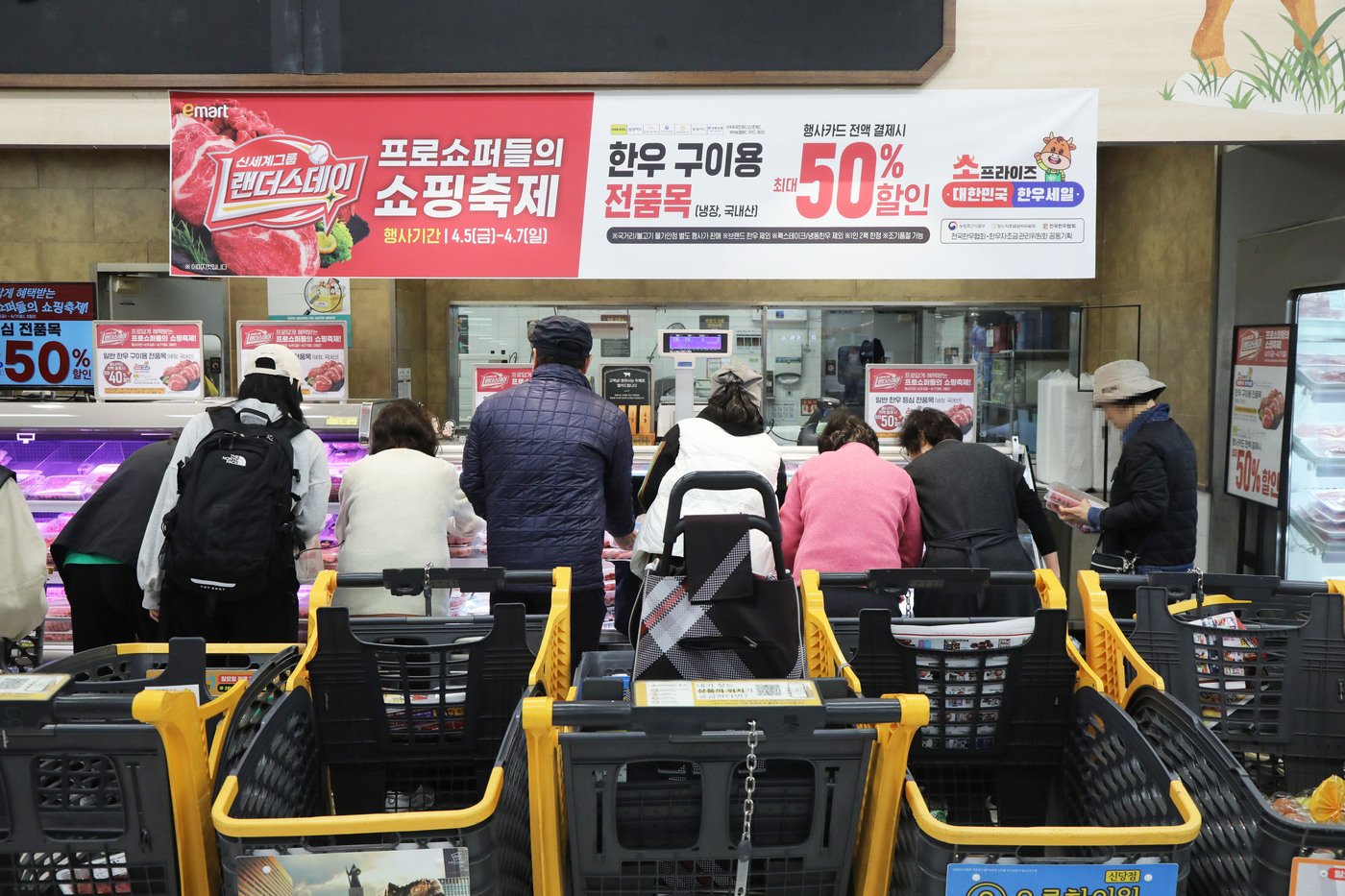 본문 이미지 - 5일 오전 서울 성동구 이마트 왕십리점 한우 코너 모습.(이마트 제공). 