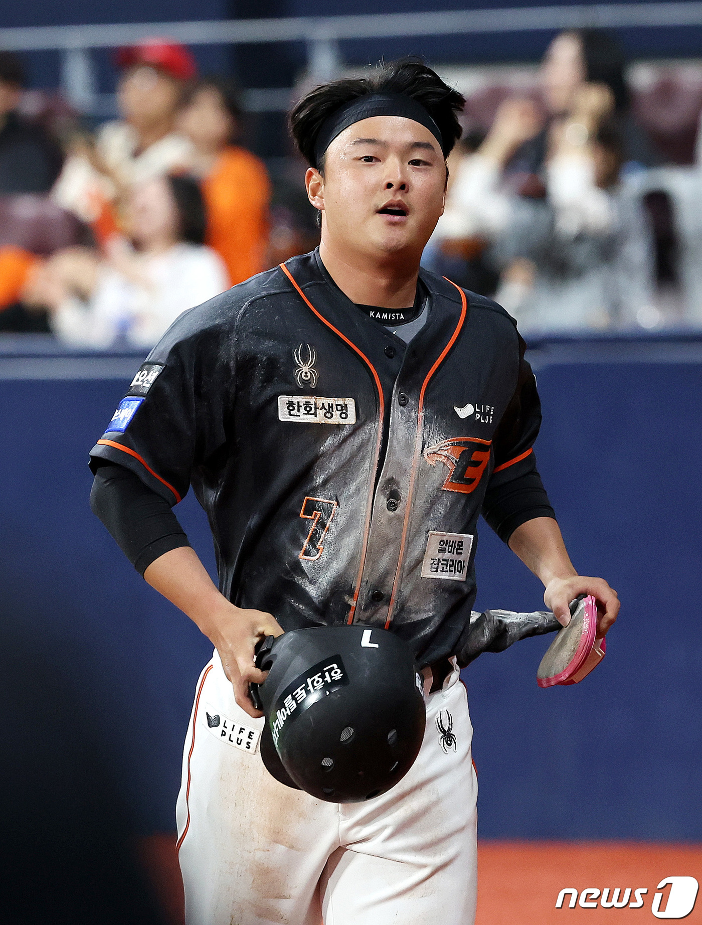 (서울=뉴스1) 박지혜 기자 = 5일 오후 서울 고척스카이돔에서 열린 2024 신한은행 SOL뱅크 KBO리그 한화 이글스와 키움의 경기에서 4회초 1사 3루 상황 한화 최인호의 뜬 …