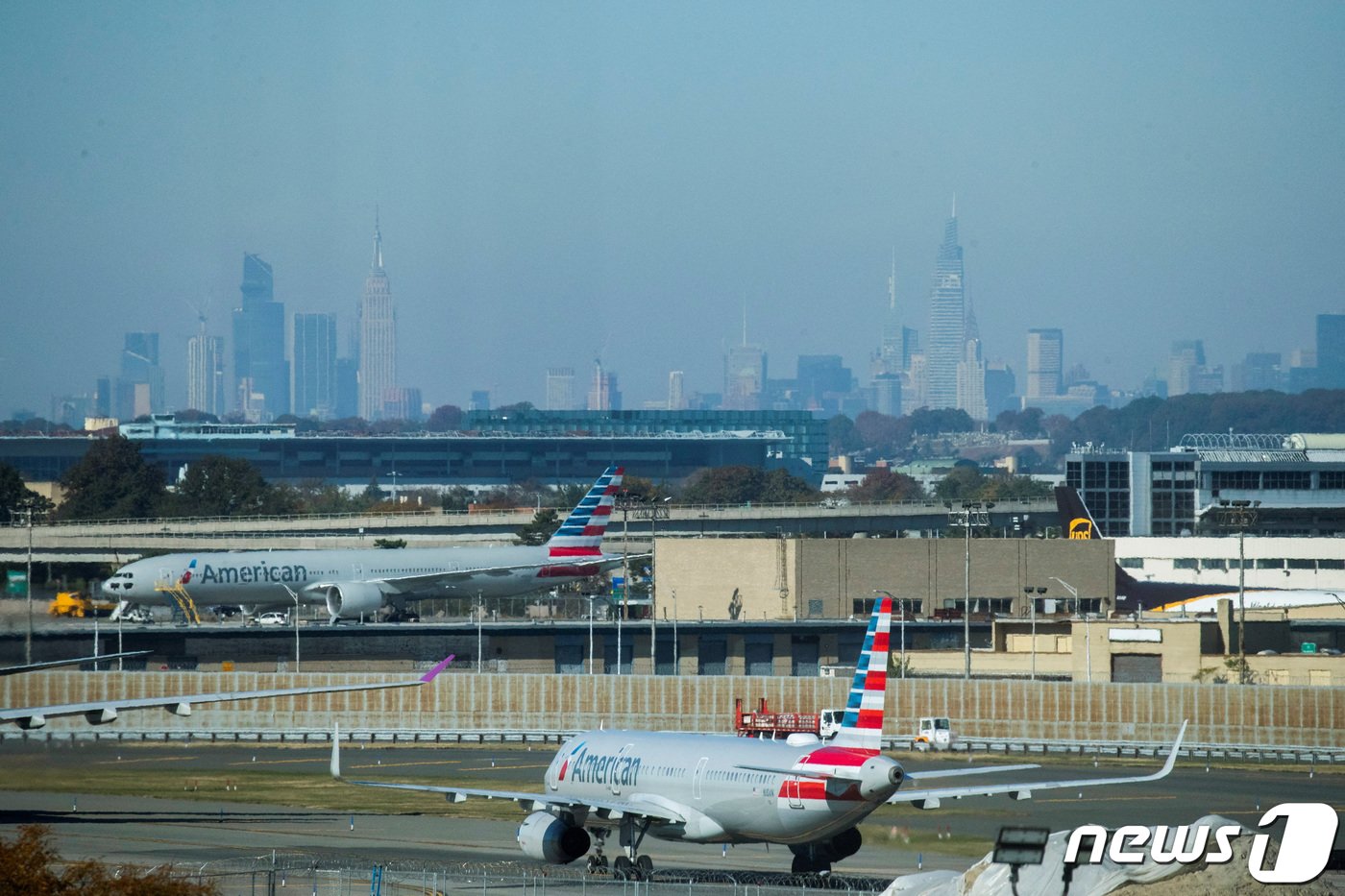 본문 이미지 - 미국 뉴욕 켈시에 자리한 JFK 국제공항 전경. 2021.11.08. ⓒ 로이터=뉴스1 ⓒ News1 김성식 기자