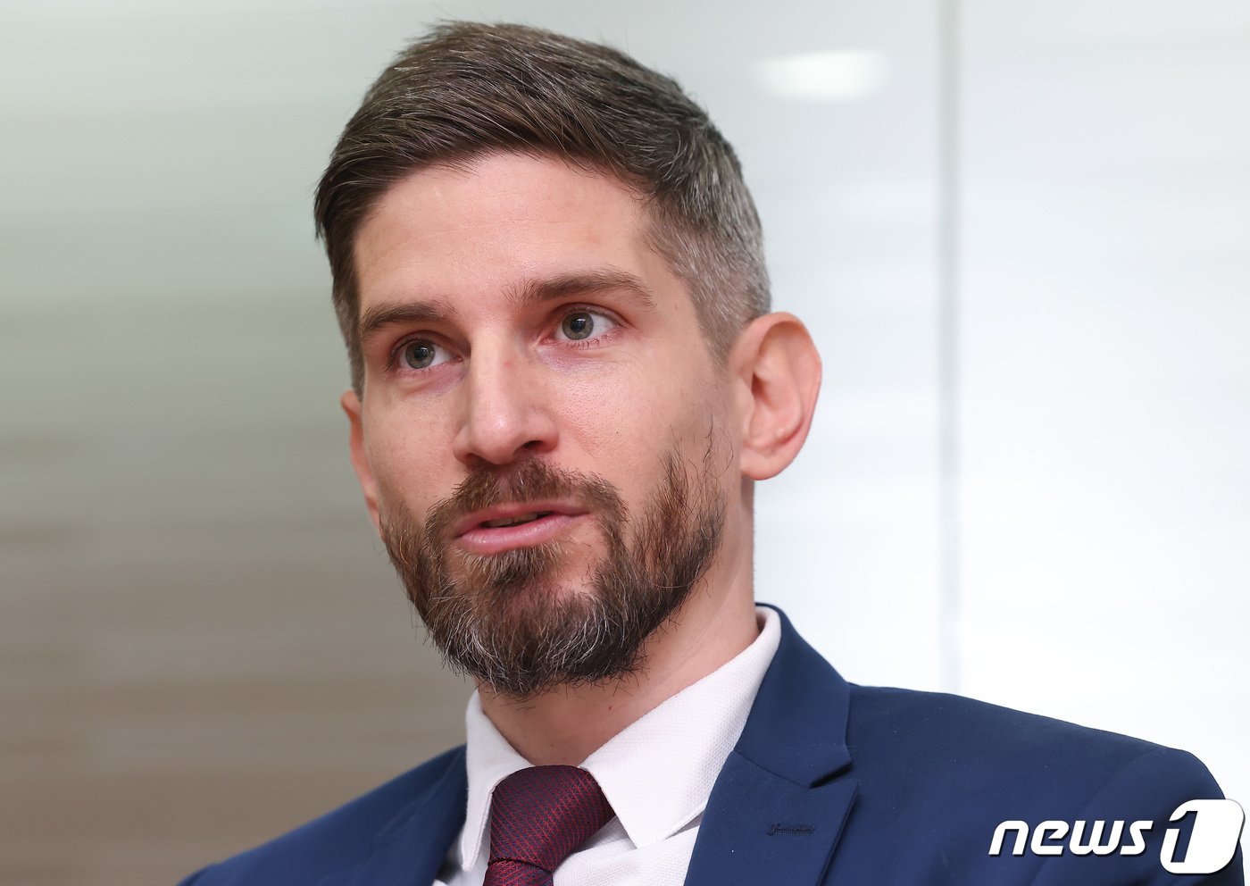 본문 이미지 - 바락 샤인 주한 이스라엘부대사가 지난 4일 서울 종로구 주한이스라엘대사관에서 뉴스1과 인터뷰를 하고 있다. 2024.4.6/뉴스1 ⓒ News1 김민지 기자