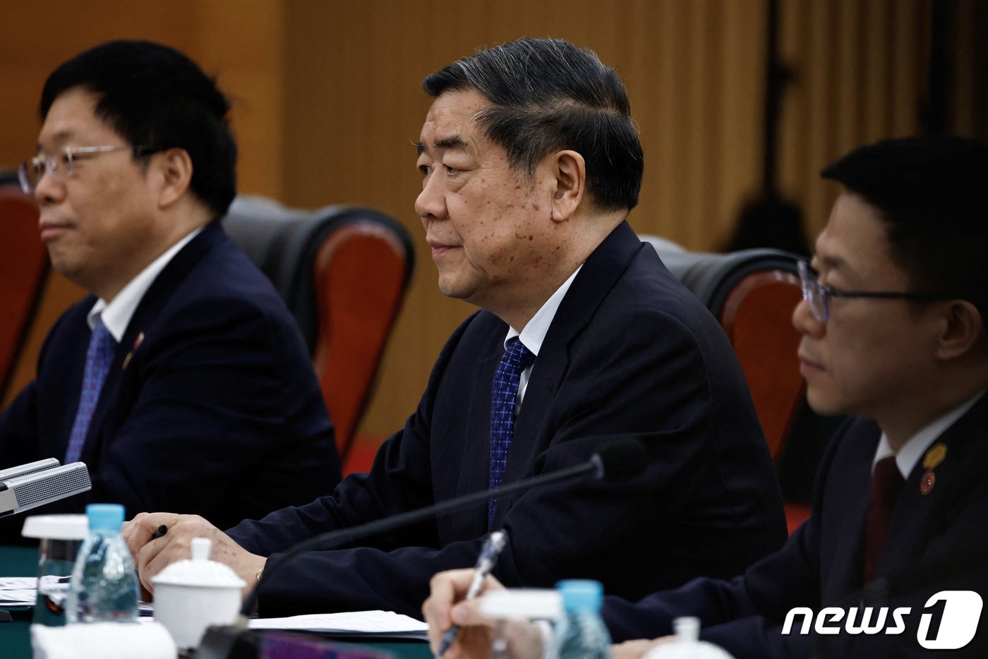 본문 이미지 - 허리펑 중국 국무원 경제 담당 부총리가지난 2024년 4월 5일 광저우에서 당시 재닛 옐런 미국 재무장관과 회담하고 있다. 2024.04.05. ⓒ 로이터=뉴스1 ⓒ News1 김성식 기자