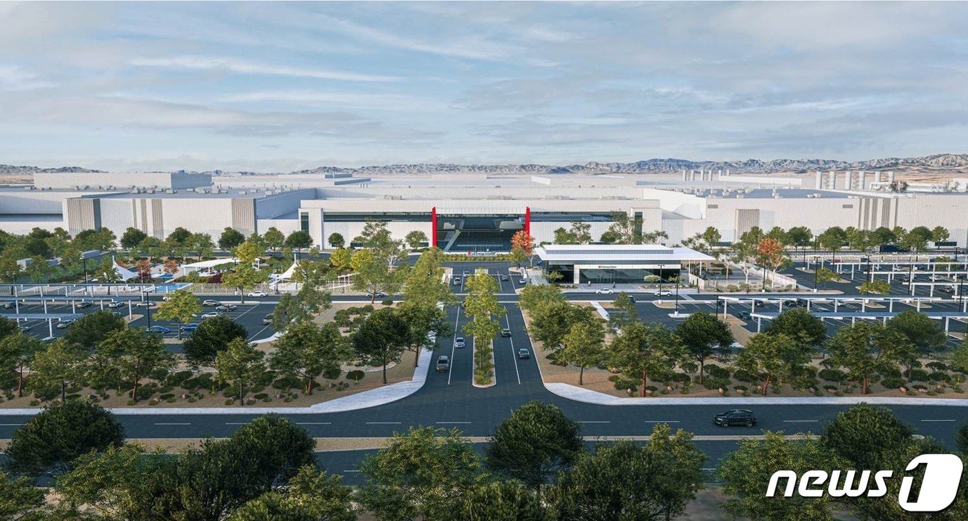 본문 이미지 - LG에너지솔루션 미국 애리조나주 46시리즈 원통형 및 리튬인산철(LFP) 에너지저장장치(ESS) 배터리 생산 공장 조감도.(LG에너지솔루션 제공) ⓒ News1 최동현 기자