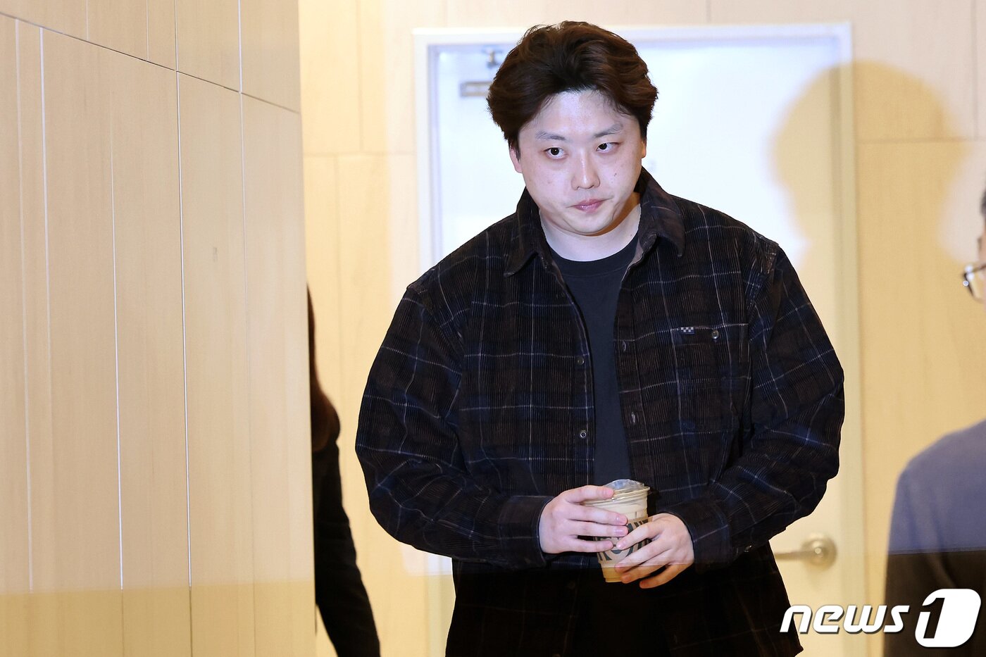 본문 이미지 - 박단 대한전공의협의회 비상대책위원장이 7일 오후 서울 용산구 대한의사협회에서 열린 의대정원 증원 저지를 위한 비상대책위원회 제7차 회의에 참석하고 있다. 2024.4.7/뉴스1 ⓒ News1 이동해 기자