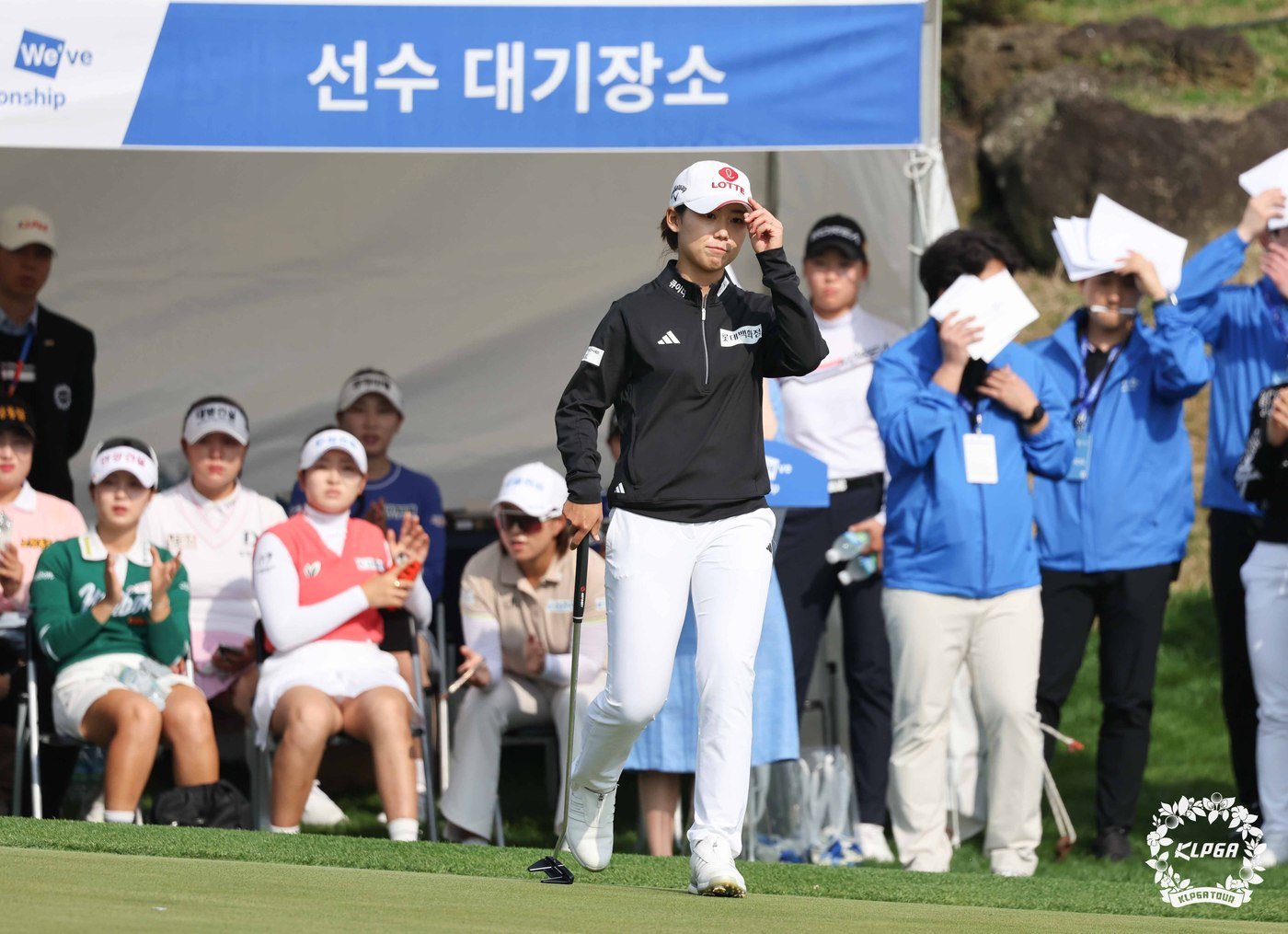 KLPGA 국내 개막전 두산 We&#39;ve 챔피언십에서 우승 후 인사를 하는 황유민.&#40;KLPGA 제공&#41;