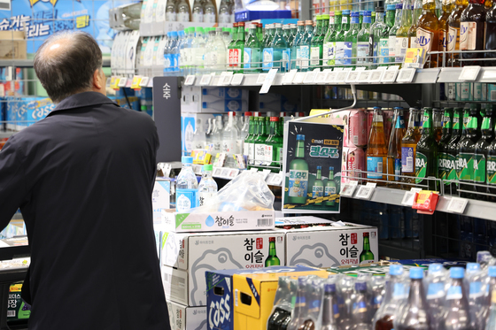 "술 소비 역대 최저"…주류업계 불황에도 나홀로 성장한다는 '이것'