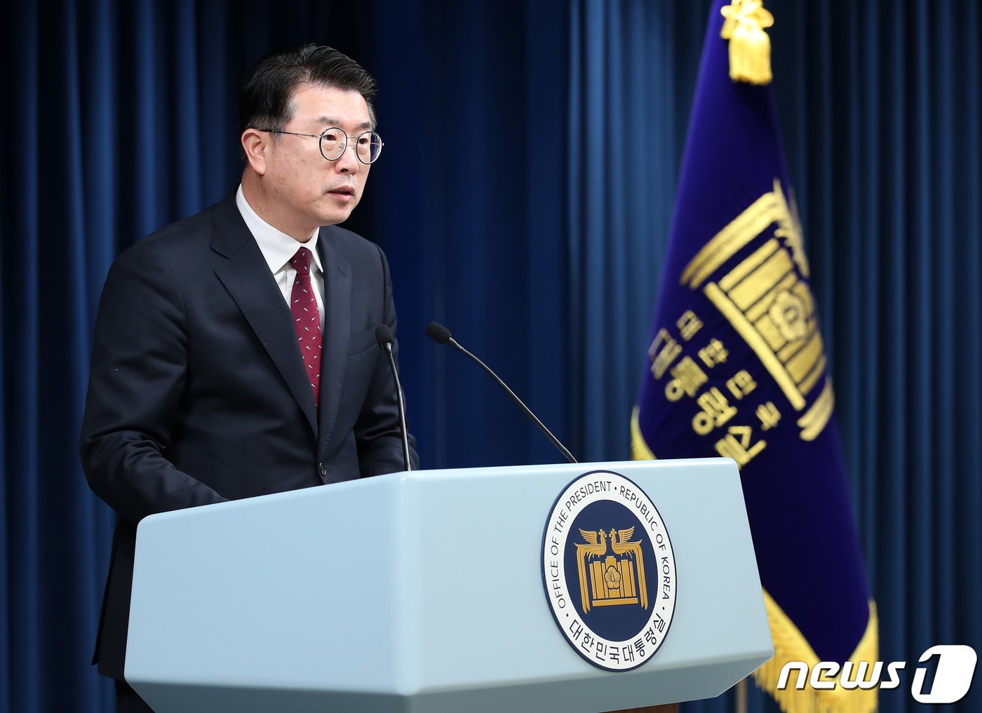 본문 이미지 - 장상윤 대통령실 사회수석이 8일 용산 대통령실 청사에서 전국 40개 의대 수업 정상화와 관련한 브리핑을 하고 있다. 2024.4.8/뉴스1 ⓒ News1 오대일 기자