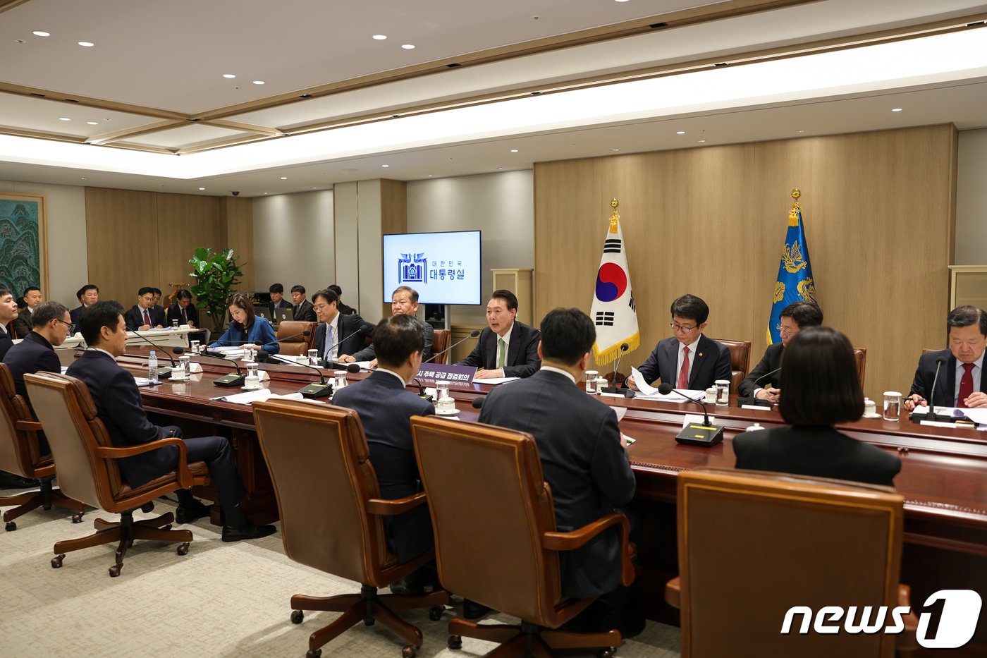 본문 이미지 - 윤석열 대통령이 8일 용산 대통령실 청사에서 열린 도시주택공급 점검회의에서 모두발언을 하고 있다. (대통령실 제공) 2024.4.8/뉴스1 ⓒ News1 오대일 기자