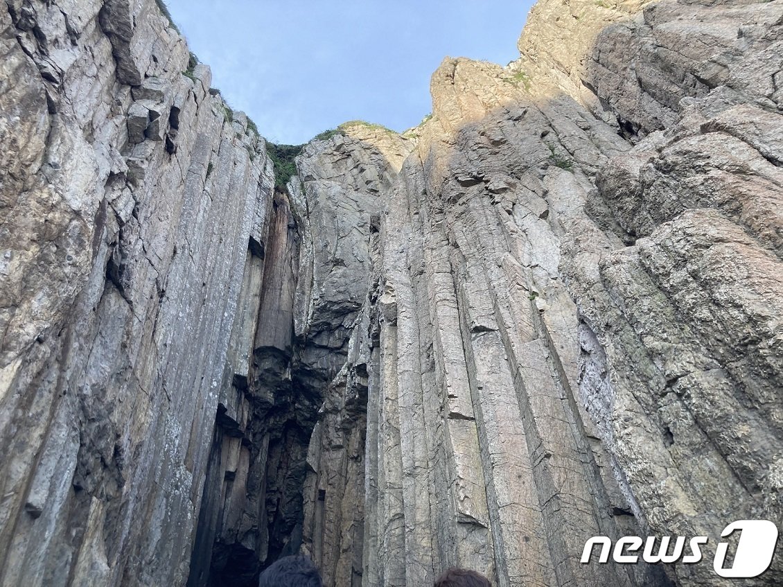 &#39;신안 만재도 장바위산 남쪽 해안의 주상절리.&#40;신안군 제공&#41;/뉴스1