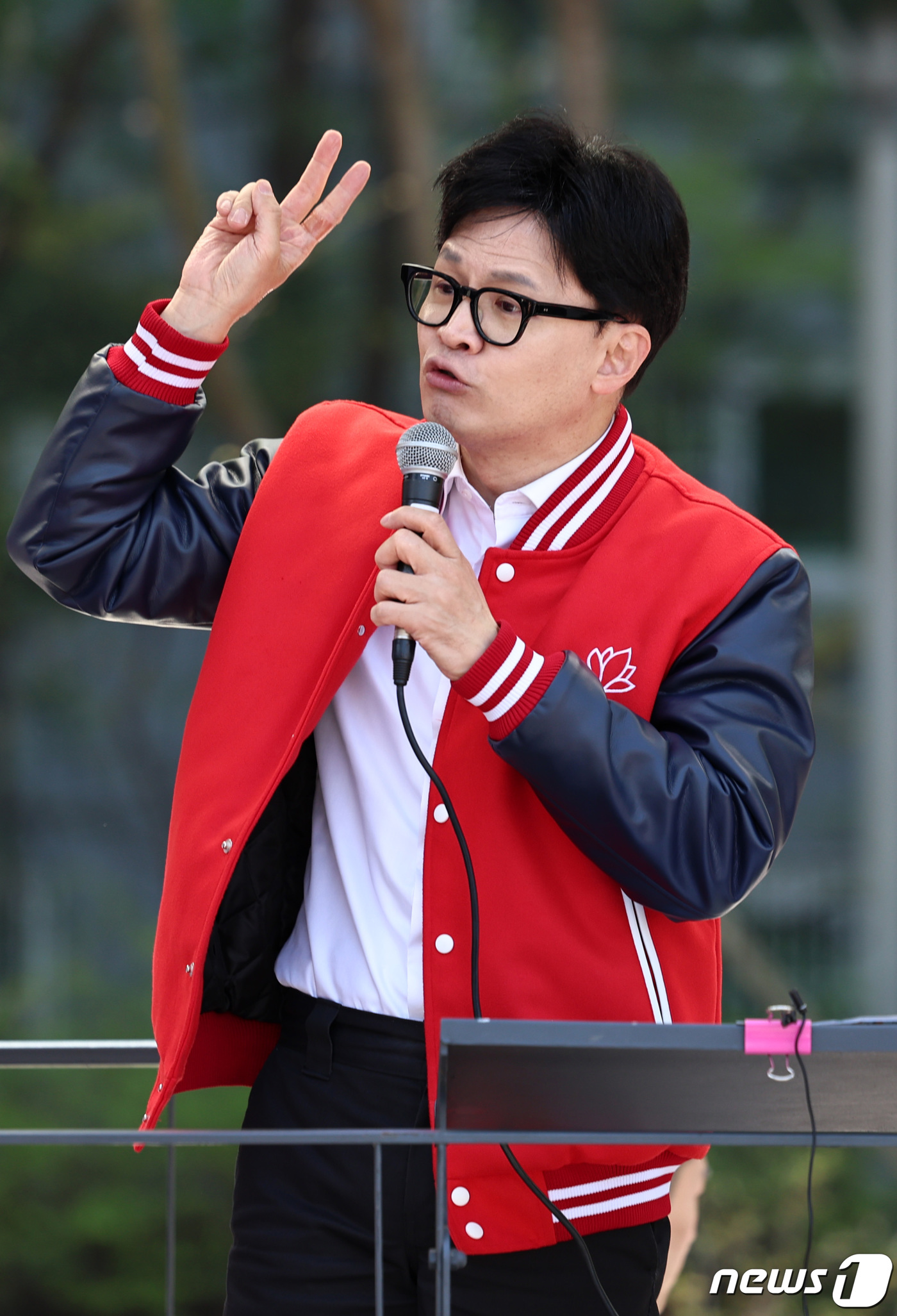 (서울=뉴스1) 구윤성 기자 = 한동훈 국민의힘 비상대책위원장 겸 총괄선거대책위원장이 9일 오전 서울 성동구 왕십리역광장에서 윤희숙(중‧성동갑) 후보 지원유세를 하고 있다. 202 …