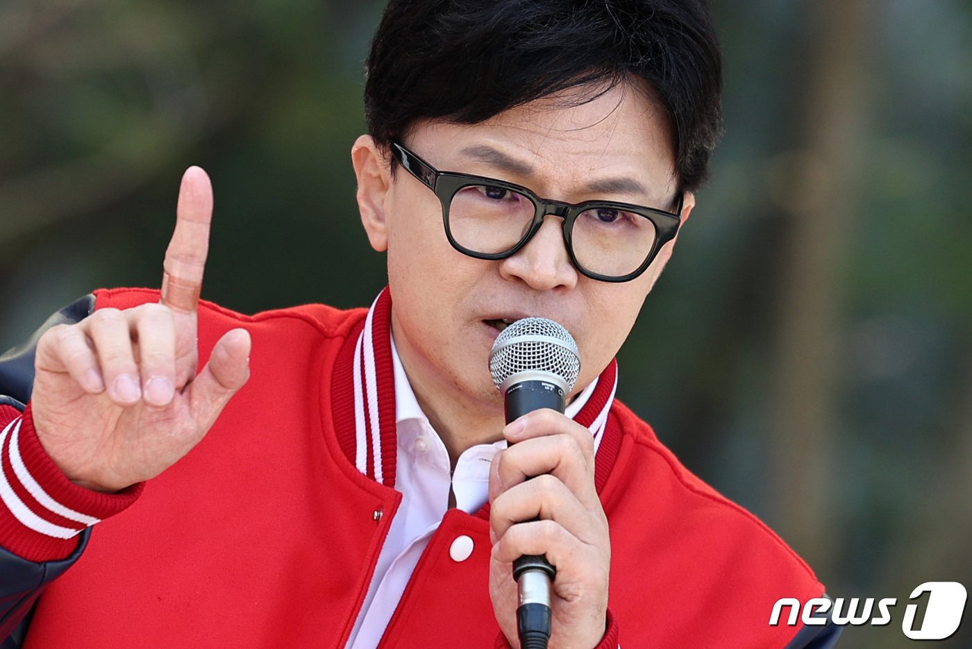 본문 이미지 - 한동훈 국민의힘 비상대책위원장 겸 총괄선거대책위원장이 9일 오전 서울 성동구 왕십리역광장에서 윤희숙(중‧성동갑) 후보 지원유세를 하고 있다. 2024.4.9/뉴스1 ⓒ News1 구윤성 기자