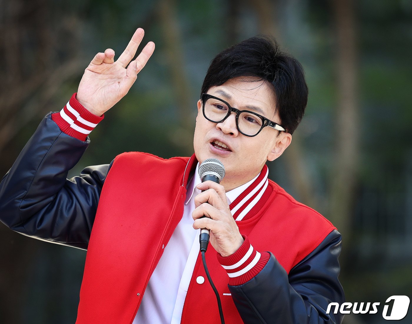 본문 이미지 - 한동훈 국민의힘 비상대책위원장 겸 총괄선거대책위원장이 9일 오전 서울 성동구 왕십리역광장에서 윤희숙(중‧성동갑) 후보 지원유세를 하고 있다. 2024.4.9/뉴스1 ⓒ News1 송원영 기자