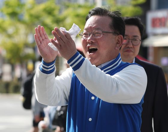 로제 아파트 들은 김부겸 "수험생 각양각색 꿈 응원"