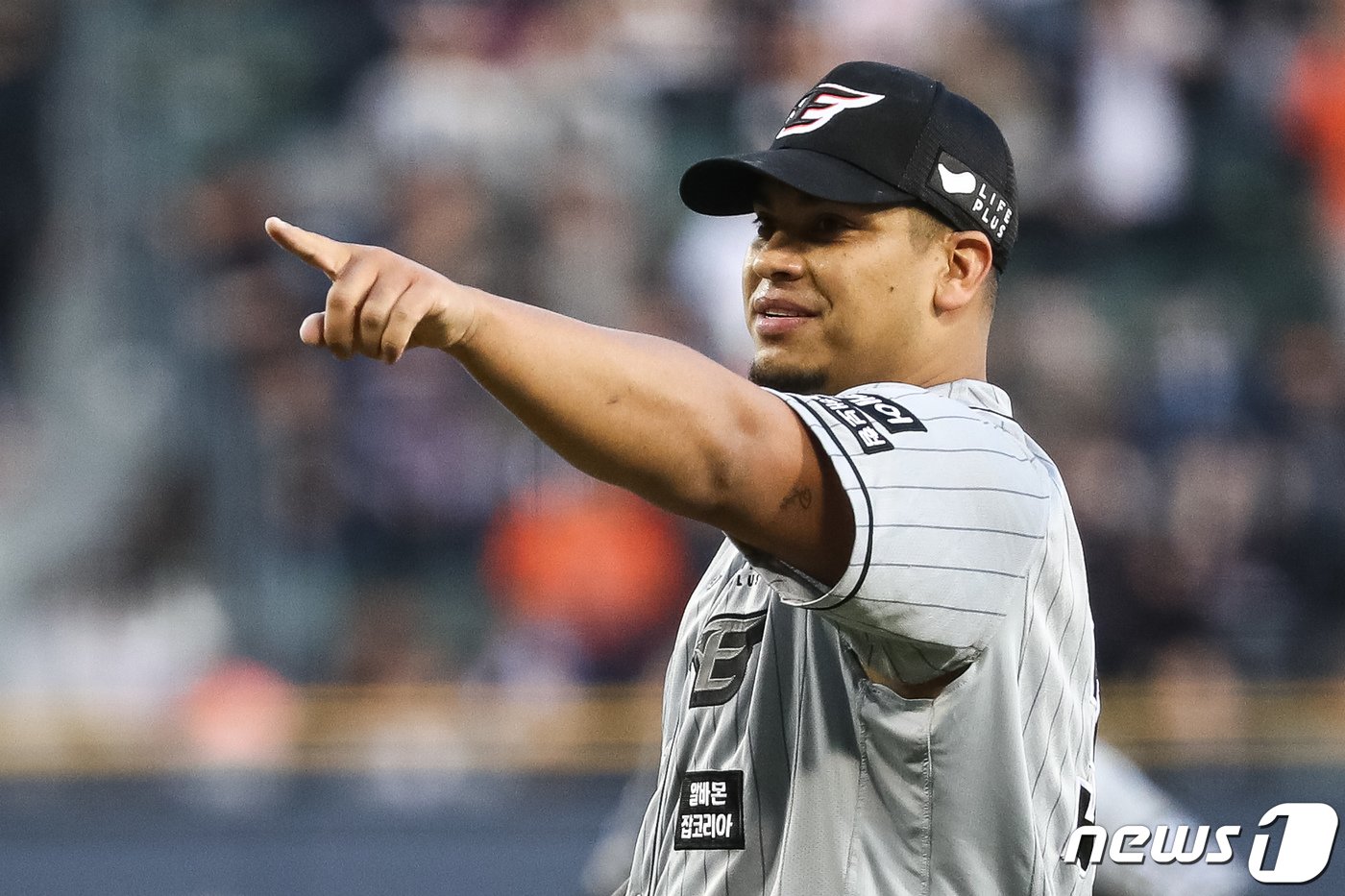 본문 이미지 - 한화 선발 산체스가 3일 KIA와 경기에 선발 등판해 7이닝 무실점으로 승리투수가 됐다.뉴스1 ⓒ News1 유승관 기자