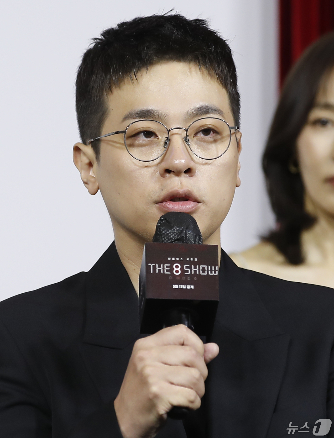 (서울=뉴스1) 권현진 기자 = 배우 박정민이 10일 서울 중구 앰배서더 서울 풀만 호텔에서 열린 넷플릭스 시리즈 ‘더 에이트 쇼(The 8 Show)’ 제작발표회에서 인사말을 하 …