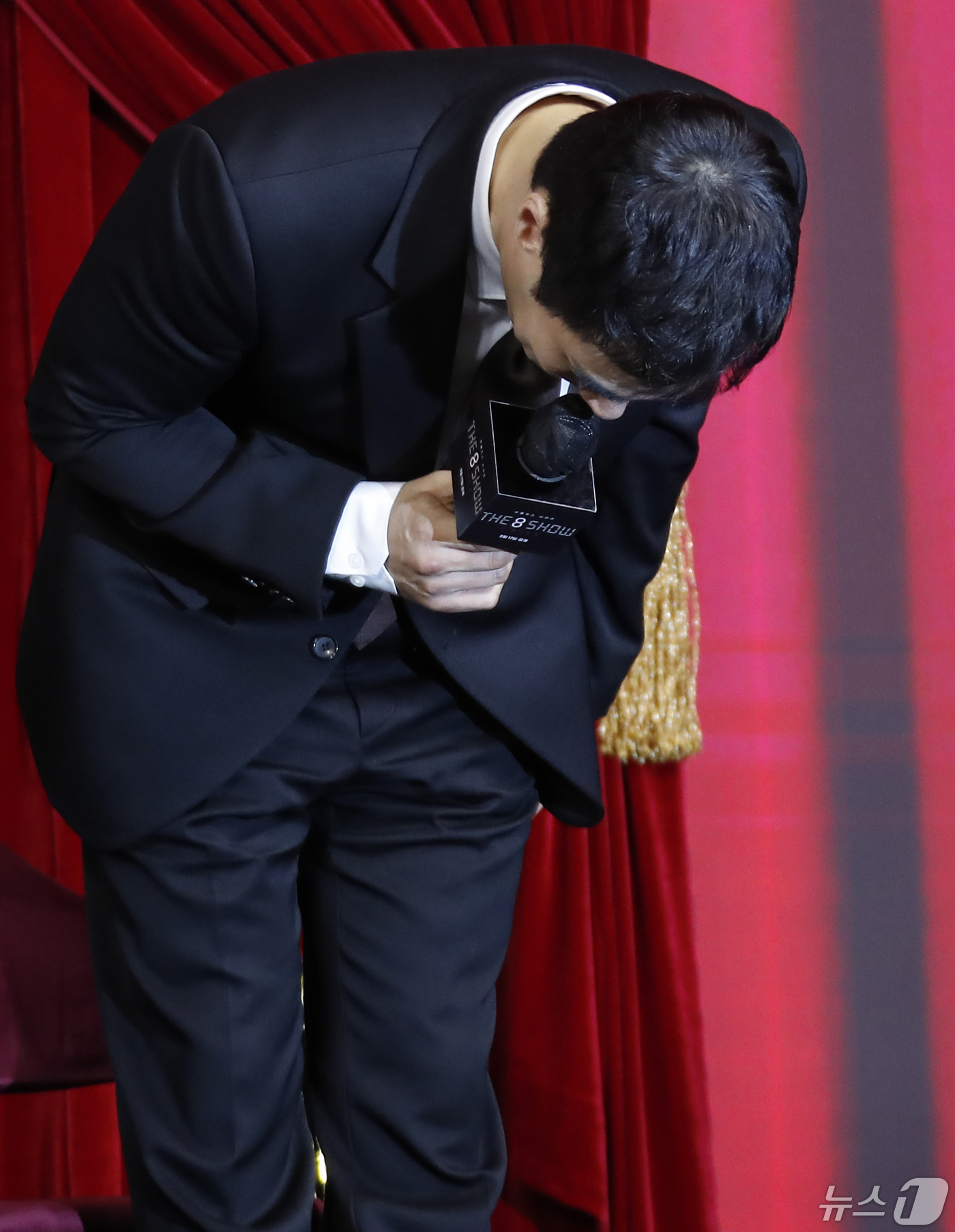 (서울=뉴스1) 권현진 기자 = 배우 배성우가 10일 서울 중구 앰배서더 서울 풀만 호텔에서 열린 넷플릭스 시리즈 ‘더 에이트 쇼(The 8 Show)’ 제작발표회에서 음주운전으로 …