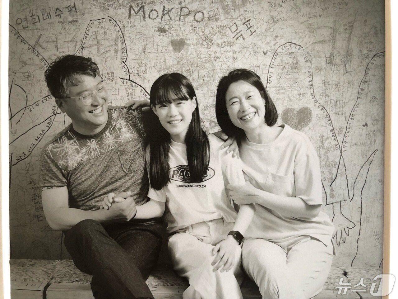 본문 이미지 - 입양 가정인 정유진 씨네 가족 사진. /뉴스1DB 