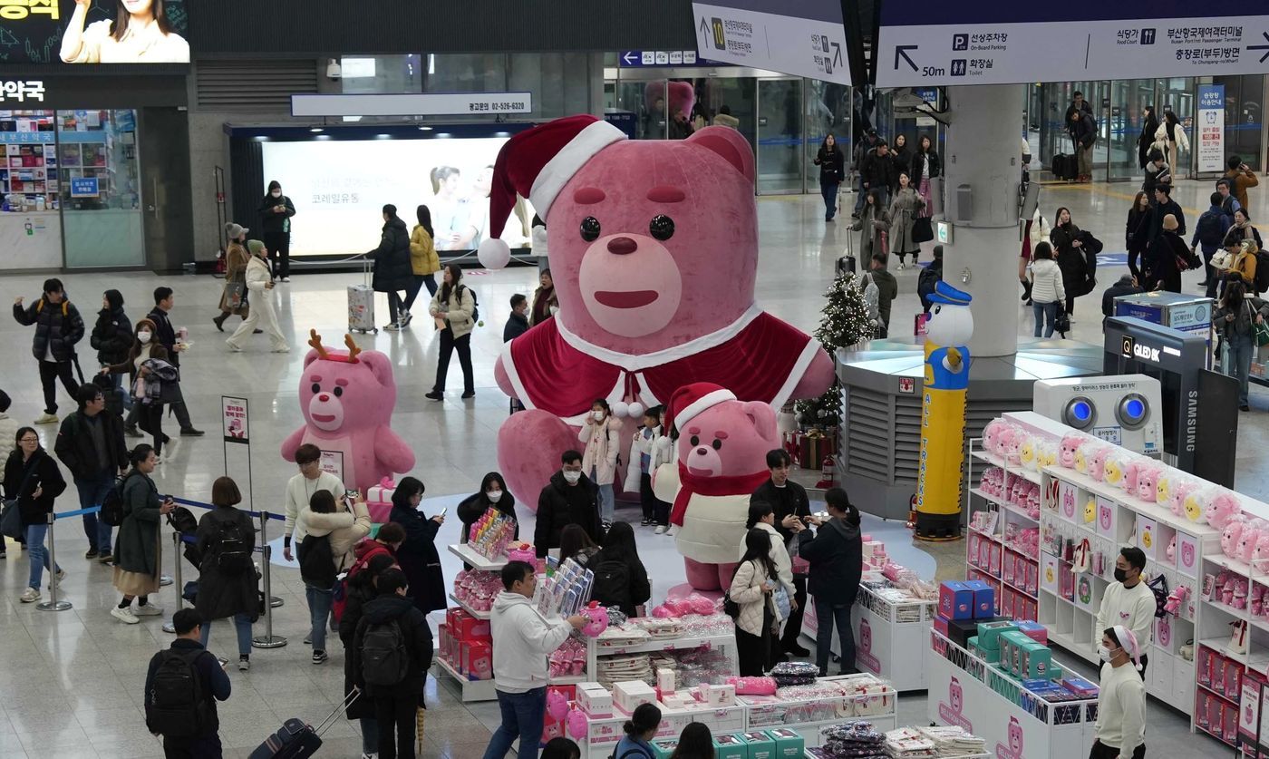 코레일유통이 부산역에 작년 말 설치한 벨리곰.&#40;코레일유통 제공&#41;