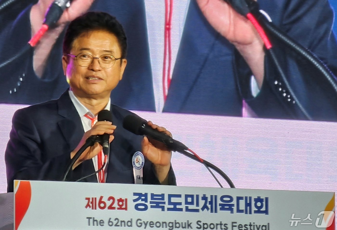 본문 이미지 - 10일 구미시민운동장에서 열린 제62회 경북도민체육대회 개회식에서 이철우 지사가 축사를 하고 있다. 도민체전은 오는 13일까지 22개 시·군 1만 1000여 명의 선수단이 참가해 시부 30개, 군부 16개 종목에서 열띤 메달 경쟁을 벌인다. 2024.5.10/뉴스1 ⓒ News1 정우용 기자