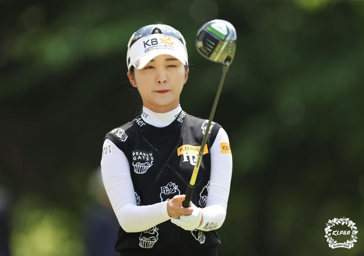 본문 이미지 - 이예원이 12일 경기 용인시 수원CC에서 열린 'NH투자 레이디스 챔피언십' FR 4번홀에서 티샷 전 목표점을 조준하고 있다. (KLPGT 제공) 2024.5.12/뉴스1