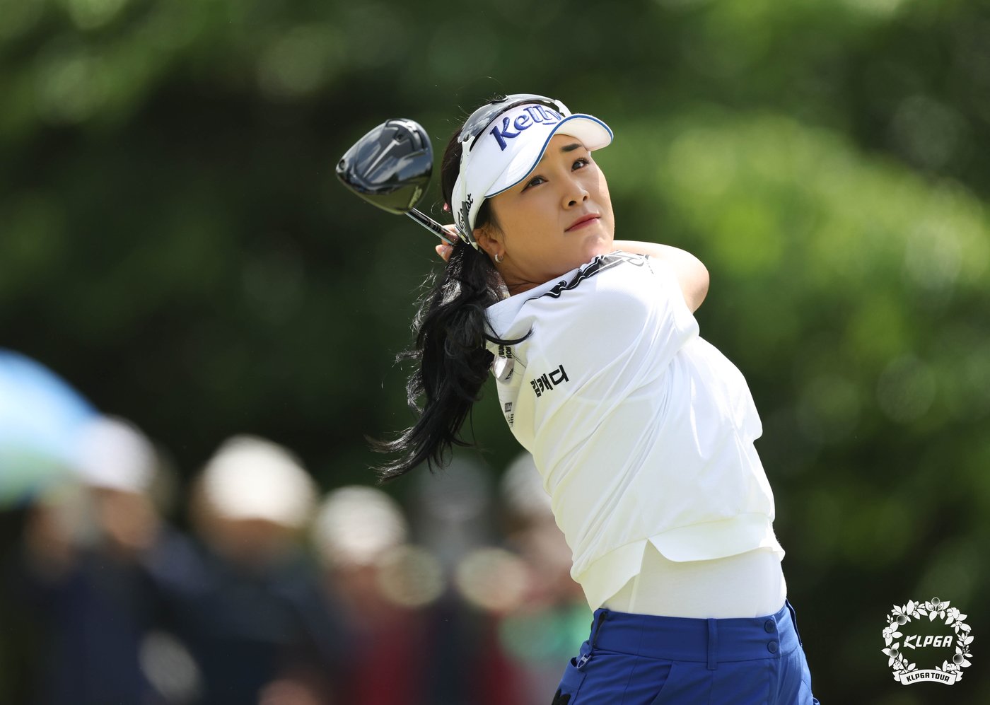 본문 이미지 - 윤이나가 12일 경기 용인시 수원CC에서 열린 'NH투자 레이디스 챔피언십' FR 4번홀에서 티샷을 하고 있다. (KLPGT 제공) 2024.5.12/뉴스1