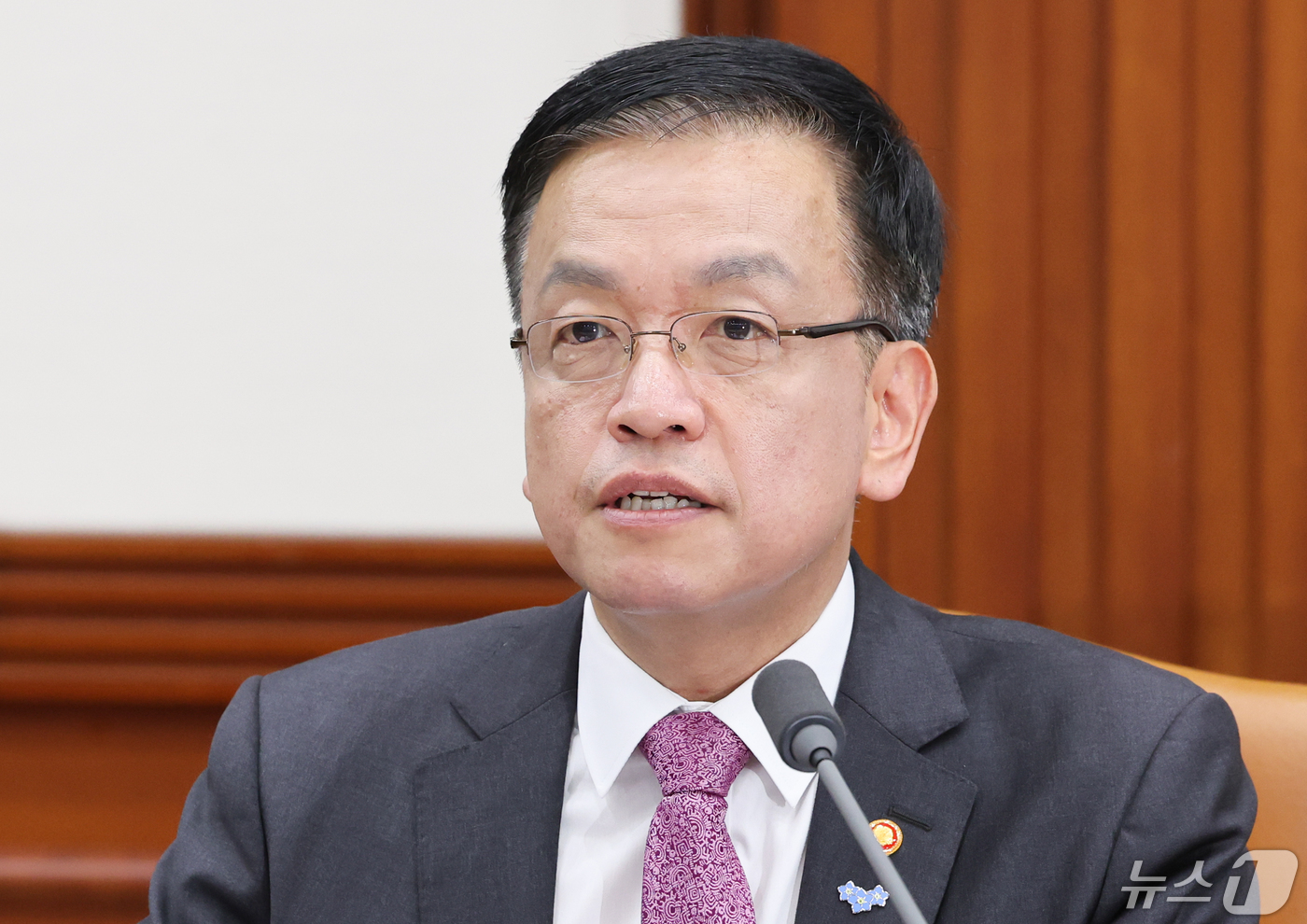 (서울=뉴스1) 허경 기자 = 최상목 경제부총리 겸 기획재정부 장관이 13일 서울 종로구 정부서울청사에서 열린 비상경제장관회의에서 모두발언을 하고 있다. 2024.5.13/뉴스1