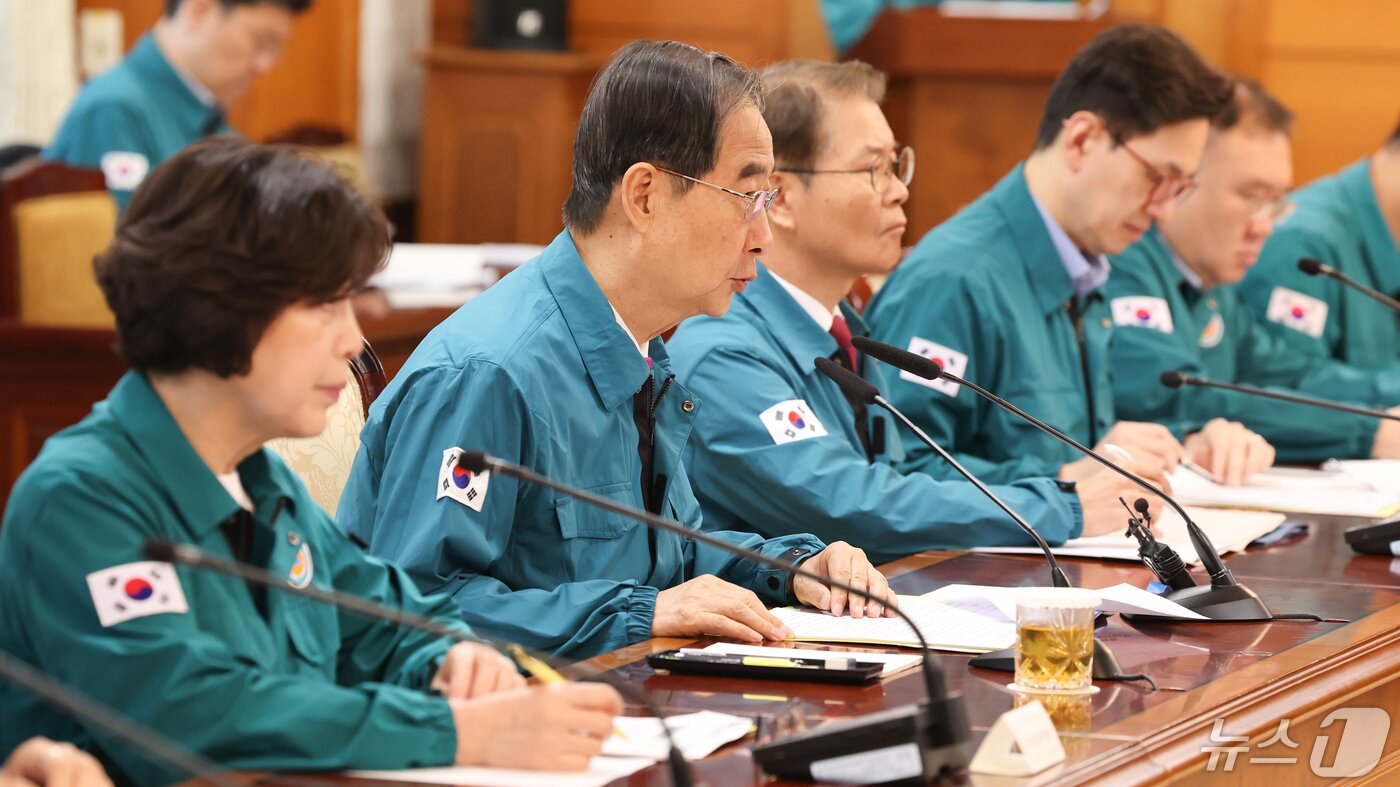 본문 이미지 - 한덕수 국무총리가 13일 서울 종로구 정부서울청사에서 열린 의사집단행동 중앙재난안전대책본부 회의에서 모두발언을 하고 있다. 2024.5.13/뉴스1 ⓒ News1 허경 기자