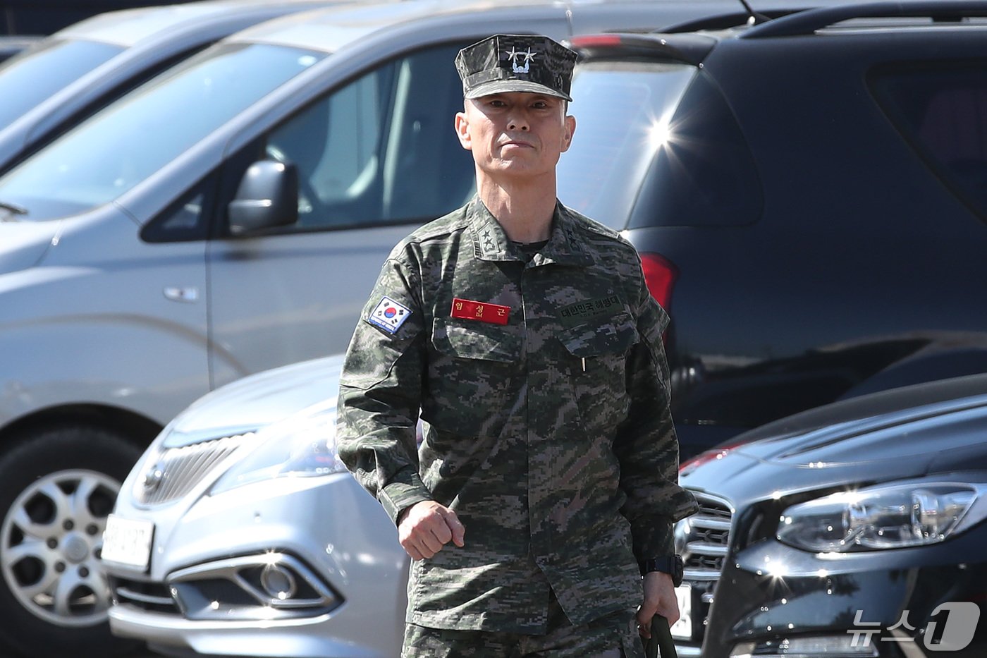 본문 이미지 - '해병대 채상병 순직 사건' 관련 조사에 피의자 신분으로 소환된 임성근 전 해병대 1사단장이 13일 오전 조사를 받기 위해 경북 경산시 경북경찰청 형사기동대에 도착하고 있다. 2024.5.13/뉴스1 ⓒ News1 공정식 기자