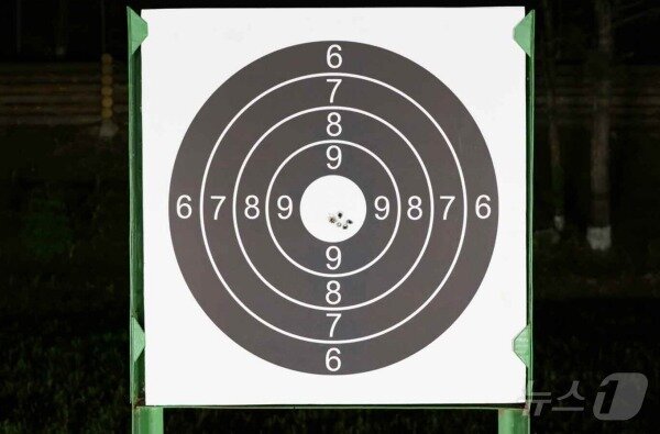 본문 이미지 - (평양 노동신문=뉴스1) = 북한 노동당 기관지 노동신문이 13일 공개한 만점과녁.[국내에서만 사용가능. 재배포 금지. DB 금지. For Use Only in the Republic of Korea. Redistribution Prohibited] rodongphoto@news1.kr