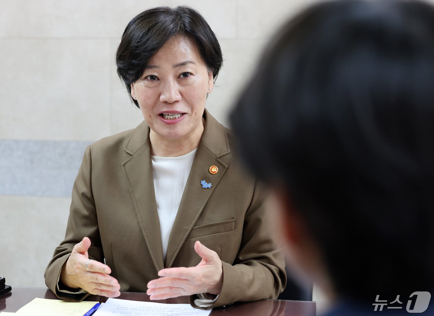 본문 이미지 - 송미령 농림축산식품부 장관이 13일 서울 여의도 잠사회관에서 뉴스1과 인터뷰를 갖고 있다. 2024.5.13/뉴스1 ⓒ News1 이동해 기자