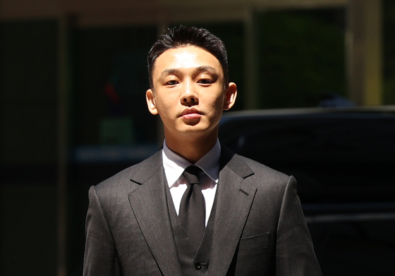 유아인 '호프' 시사회 등장…장재현 동행에 복귀설 놓고 또 갑론을박 [N이슈]