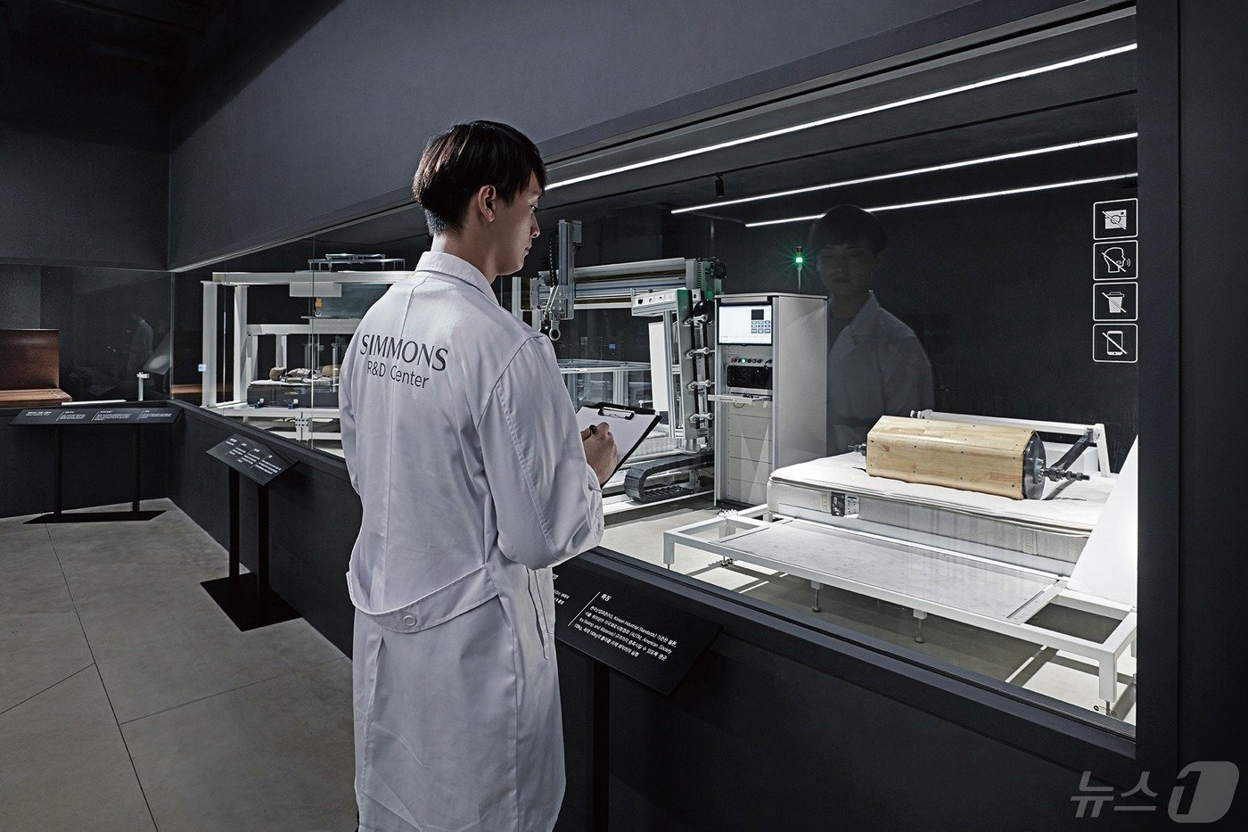 본문 이미지 - 시몬스 팩토리움 R&D센터 롤링 시험기(시몬스 제공)