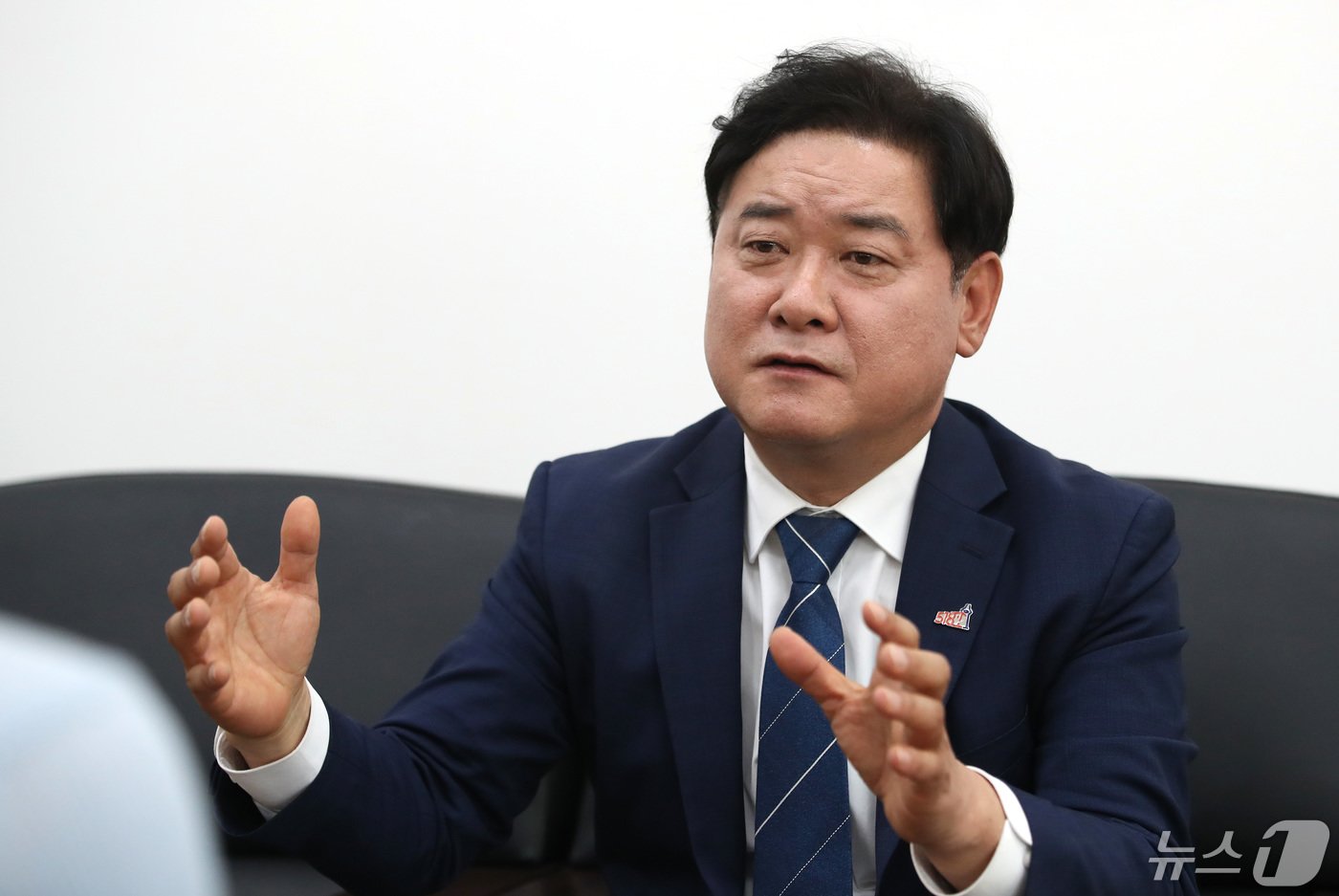 본문 이미지 - 윤종군 더불어민주당 당선인이 14일 서울 여의도 국회에서 뉴스1과 인터뷰를 하고 있다. 2024.5.14/뉴스1 ⓒ News1 임세영 기자