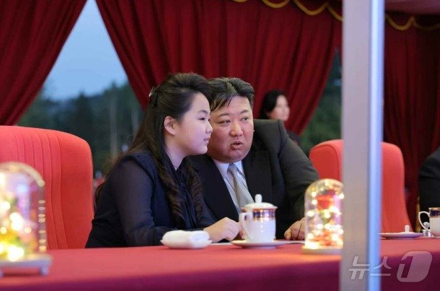 본문 이미지 - (평양 노동신문=뉴스1) = 노동당 기관지 노동신문은 15일 "수도 평양의 북쪽 관문에 현대적인 새 거리, 전위거리가 웅장하게 솟아올라 의의깊은 준공의 시각을 맞이하였다"라면서 "전위거리 준공식이 지난 14일 성대히 진행됐다"라고 전했다.[국내에서만 사용가능. 재배포 금지. DB 금지. For Use Only in the Republic of Korea. Redistribution Prohibited] rodongphoto@news1.kr