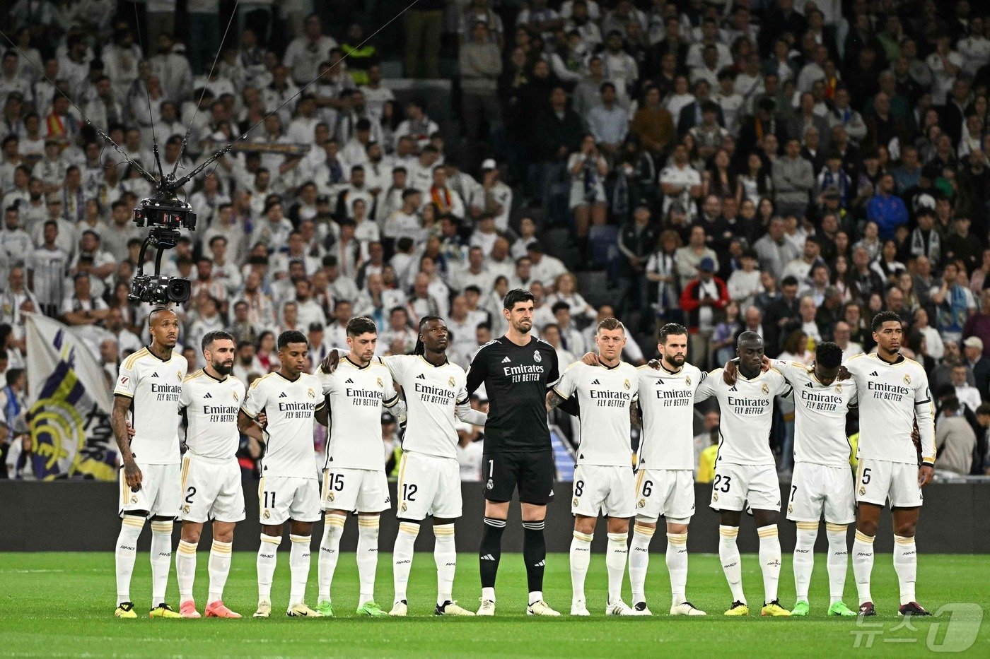 본문 이미지 - 알라베스전에 출전한 쿠르투아(가운데) 골키퍼. ⓒ AFP=뉴스1