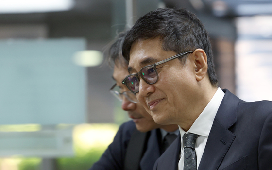 '30억대 횡령' 의혹 이호진 전 태광 회장, 첫 재판서 혐의 부인