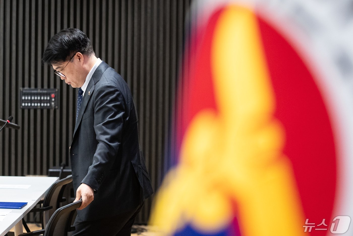 본문 이미지 - 임현택 대한의사협회 회장이 16일 서울 용산구 의협회관에서 열린 2025년 수가협상에 대한 대한의사협회 입장 발표 기자회견에 참석하고 있다. 2024.5.16/뉴스1 ⓒ News1 유승관 기자