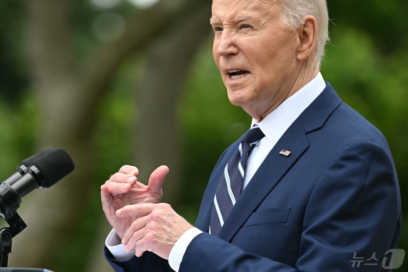 본문 이미지 - 조 바이든 미국 대통령이 14일 워싱턴 백악관에서 중국의 불공정 무역관행을 이유로 전기차에 대한 100%로 인상 등 고율 괸세를 부과하는 연설을 하고 있다. 2024.05.16 ⓒ AFP=뉴스1 ⓒ News1 우동명 기자