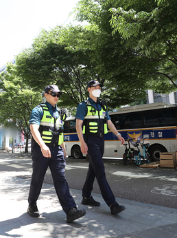 박병화 거주지 인근 순찰 도는 경찰들