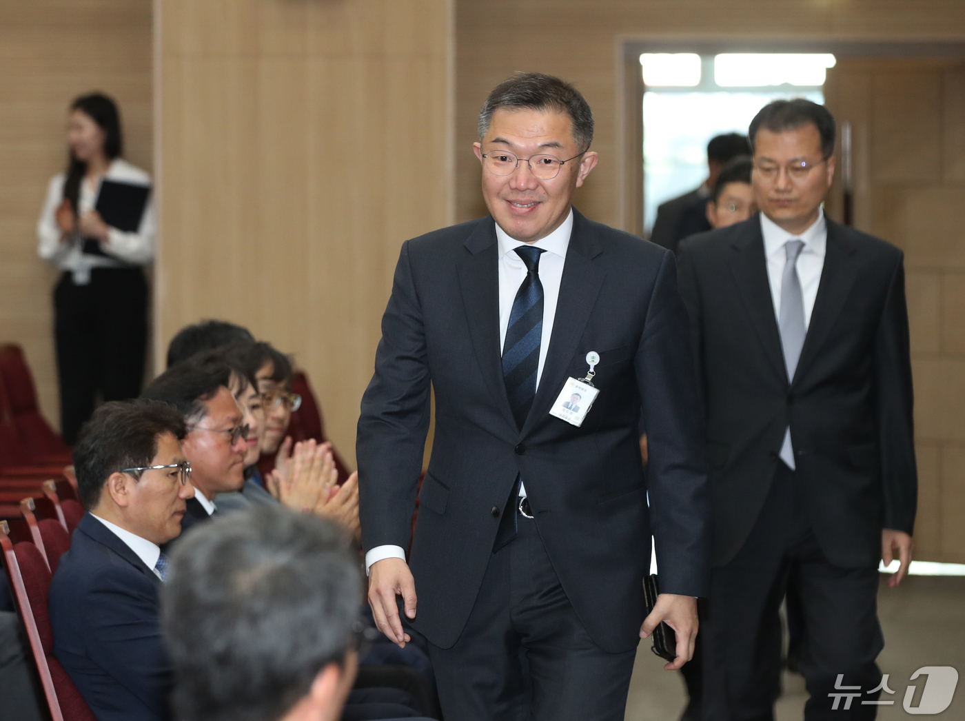 (수원=뉴스1) 김영운 기자 = 김유철 신임 수원지방검찰청 검사장이 16일 오후 경기 수원시 영통구 수원검찰청사에서 열린 취임식에 참석하고 있다. 2024.5.16/뉴스1