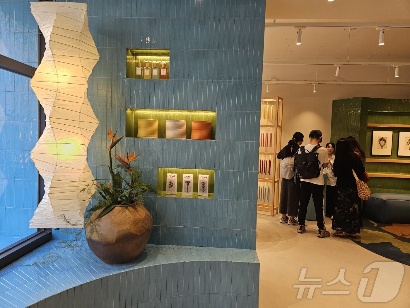 본문 이미지 - 로에베 퍼퓸 팝업스토어.ⓒ 뉴스1/김진희 기자.