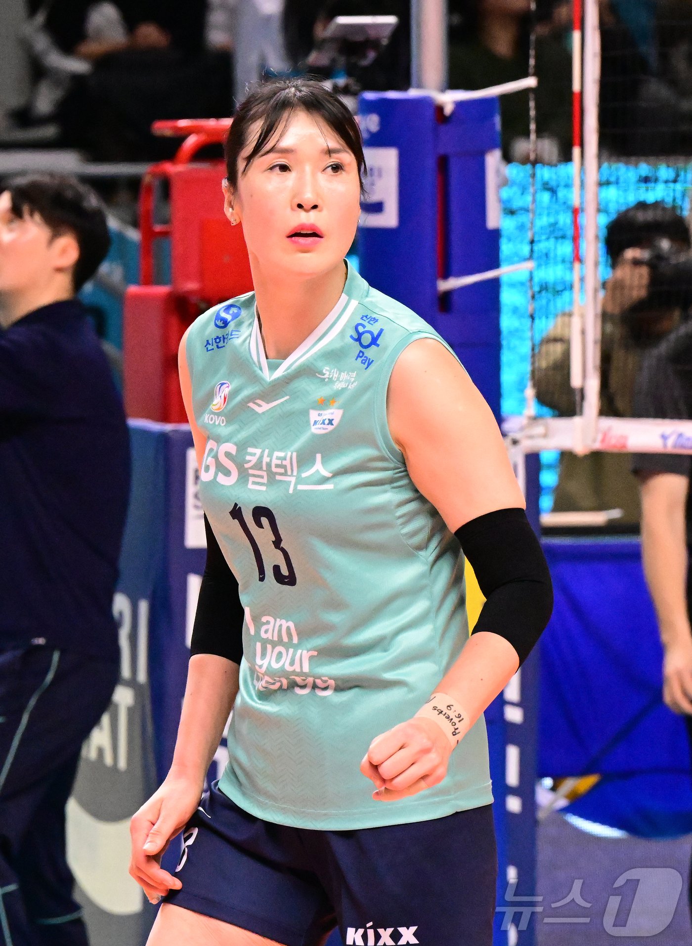 본문 이미지 - &#39;엄마선수&#39; 정대영도 정든 코트를 떠났다. &#40;KOVO 제공&#41;