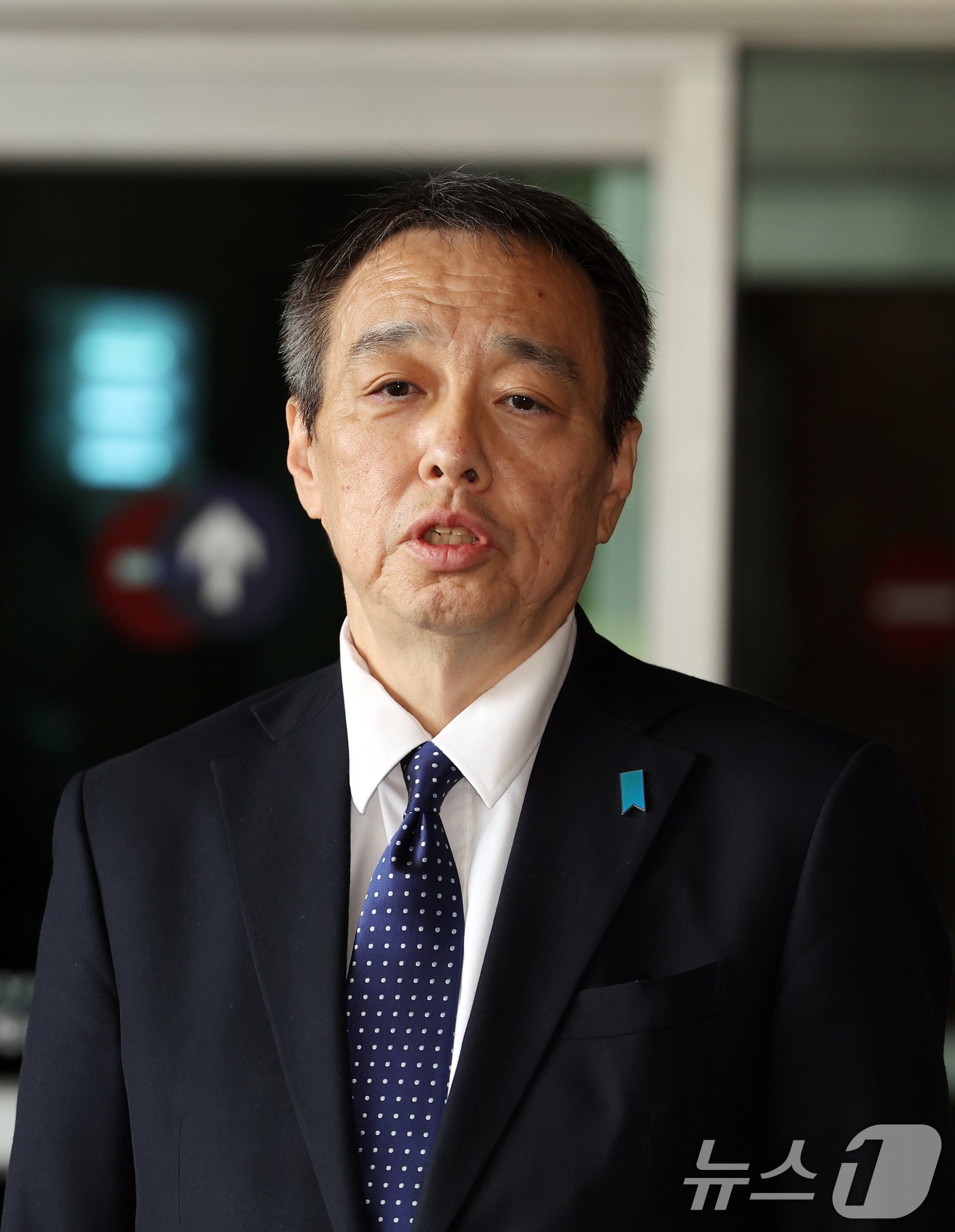 본문 이미지 - 미즈시마 고이치 신임 주한 일본대사가 17일 서울 강서구 김포공항에서 입국하며 부임 소감을 밝히고 있다. 2024.5.17/뉴스1 ⓒ News1 김명섭 기자